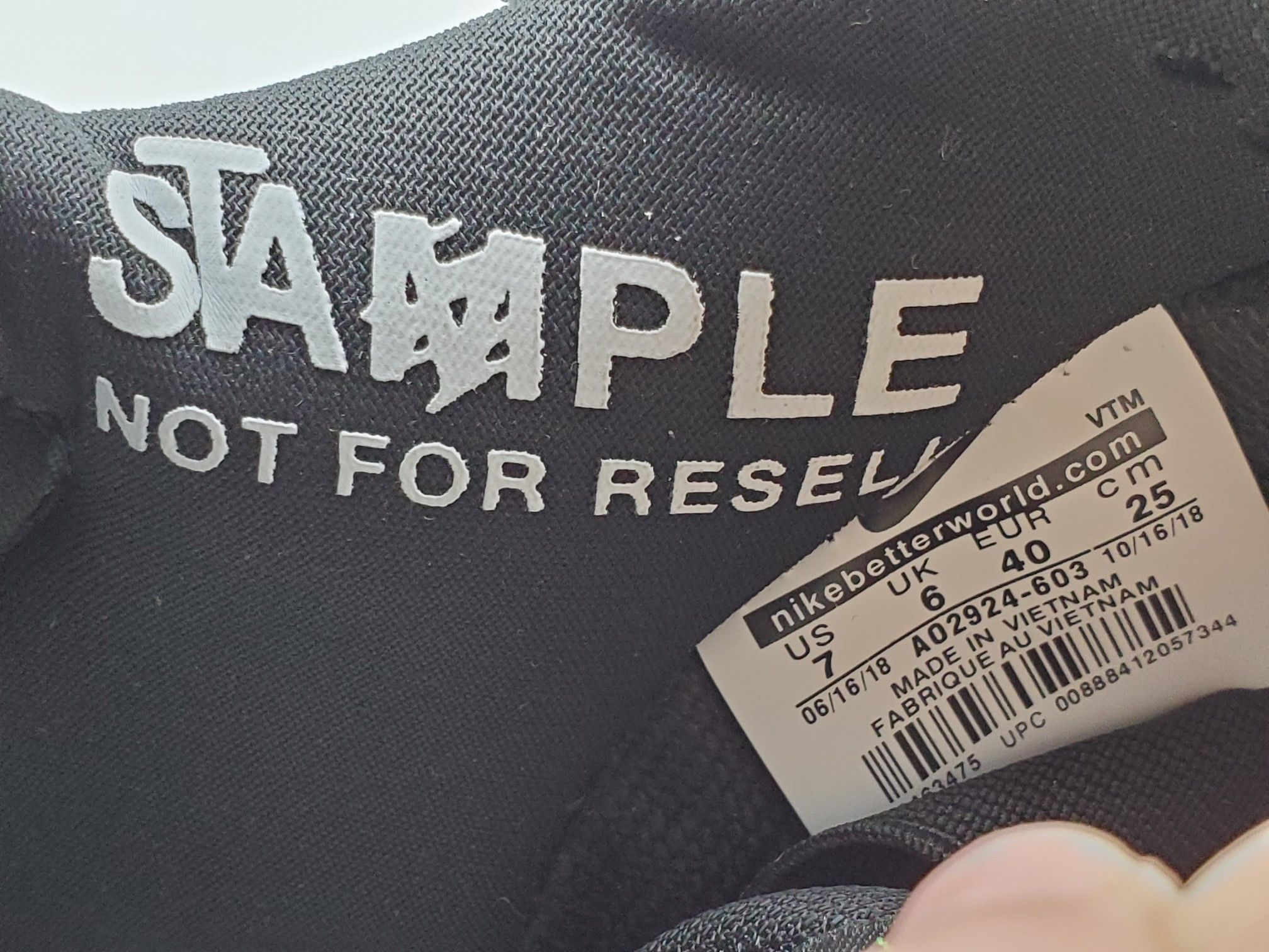 Nike SB Dunk Low Staple Panda Pigeon