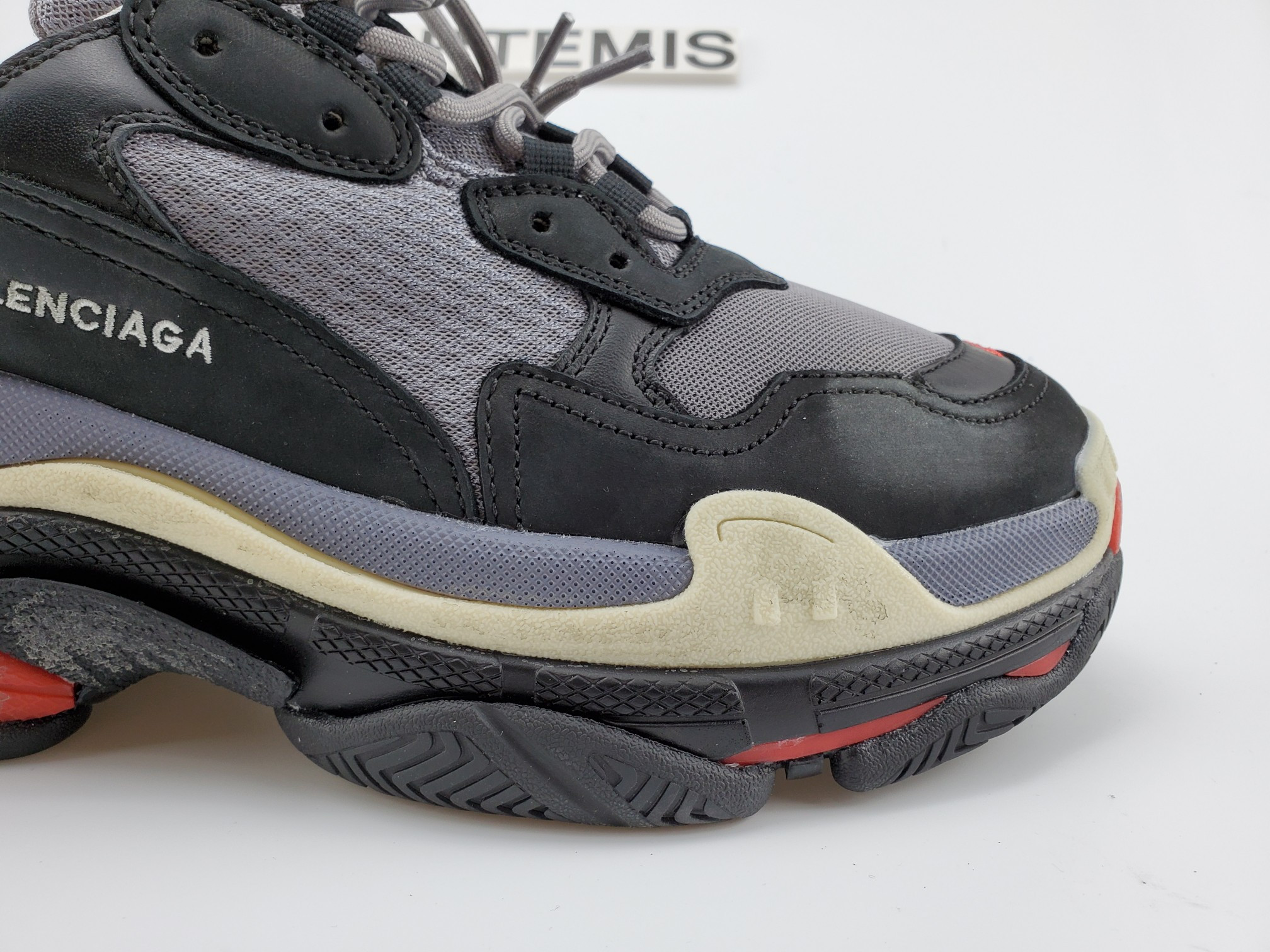 Balenciga Triple S light Grey Red