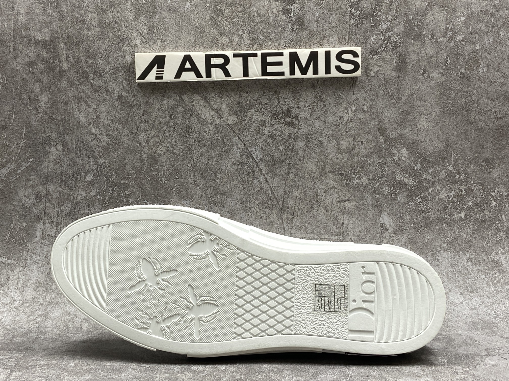 D*or b23 low top daniel asham newspaper