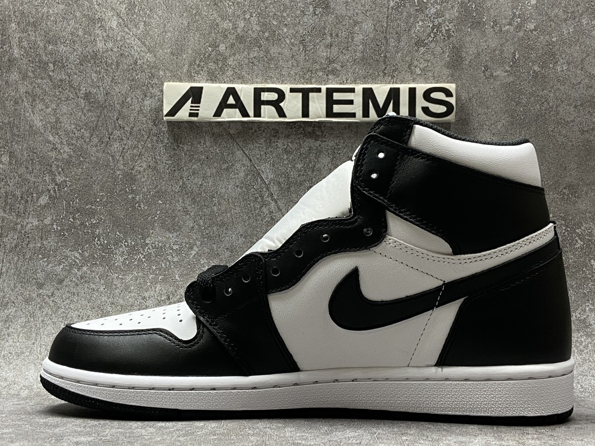 Air Jordan 1 Retro High Black White