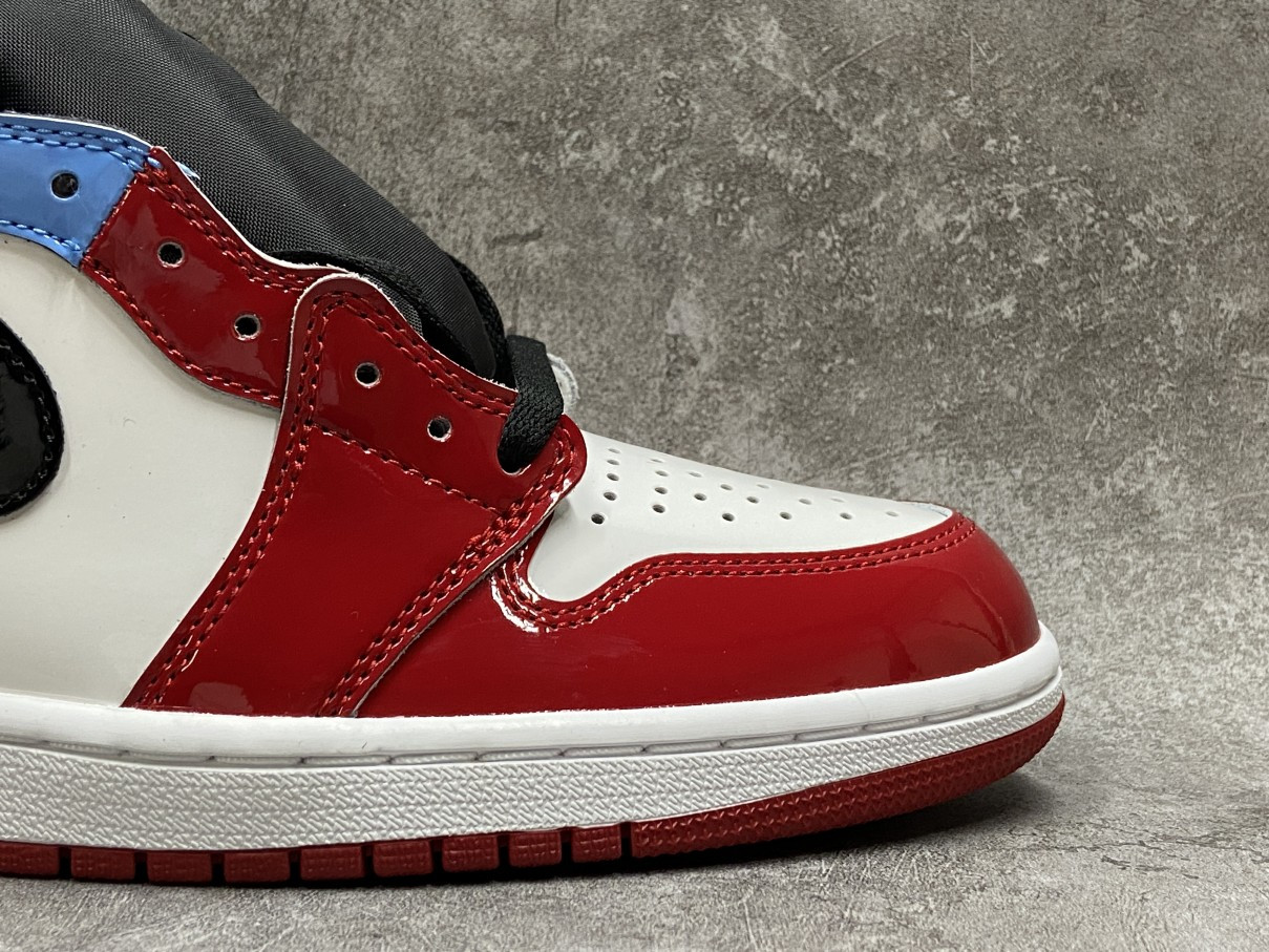 Air Jordan 1 Retro High Fearless UNC Chicago