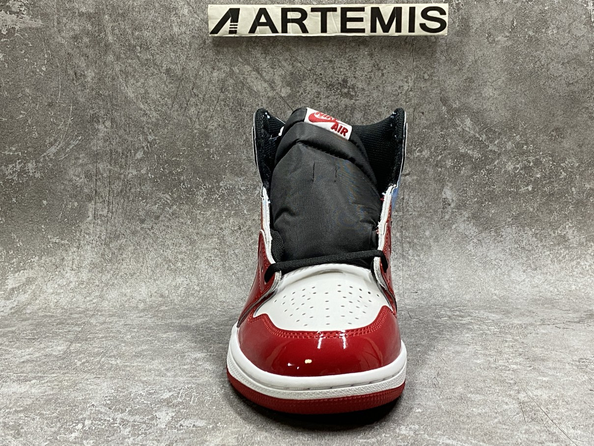 Air Jordan 1 Retro High Fearless UNC Chicago