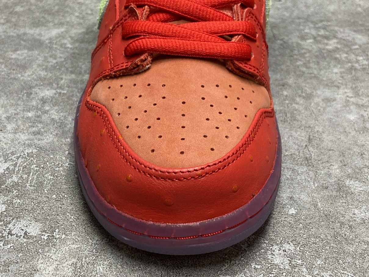 Nike SB Dunk High Strawberry Cough