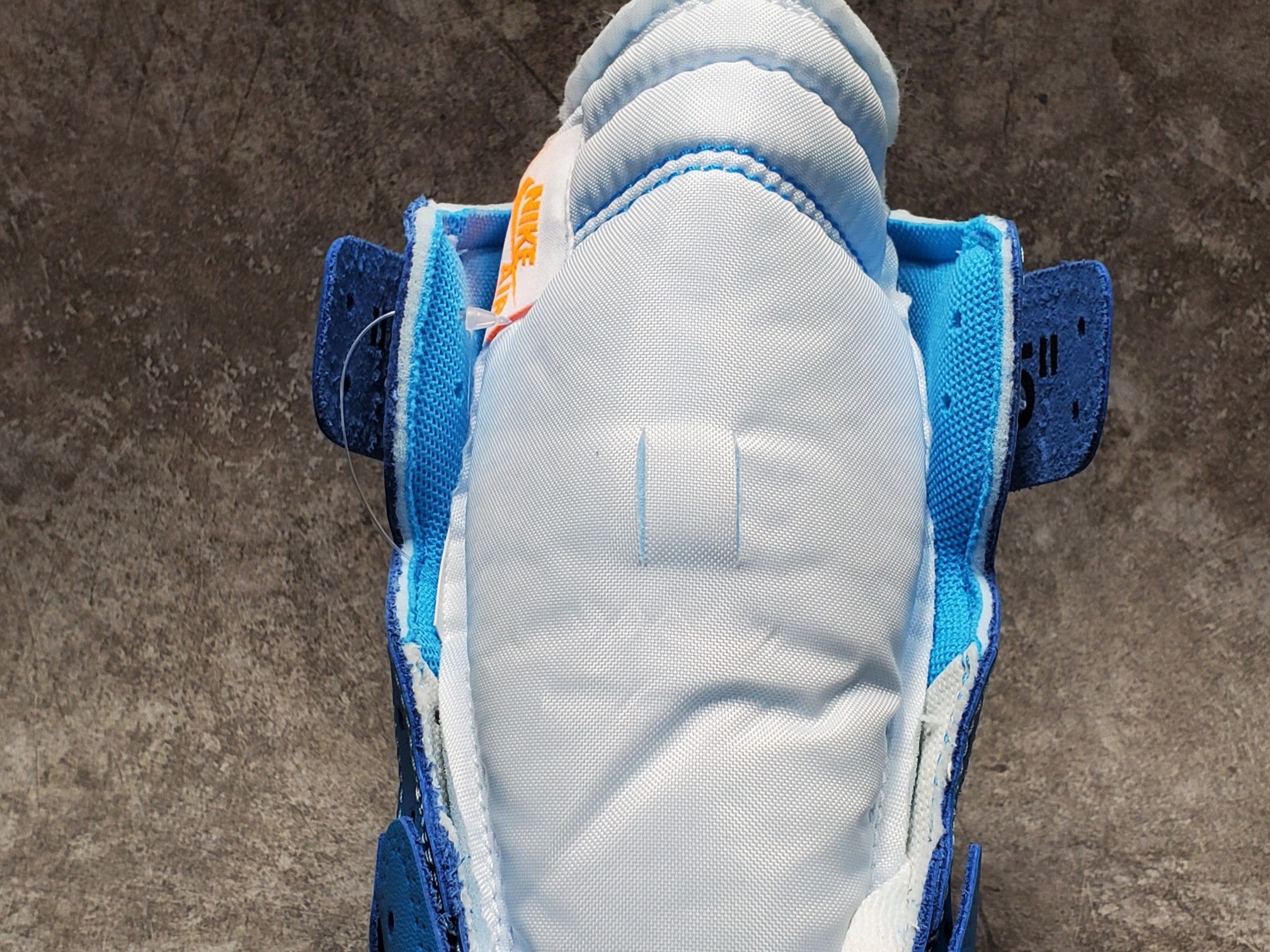 Air Jordan 1 Retro High Off-White University Blue