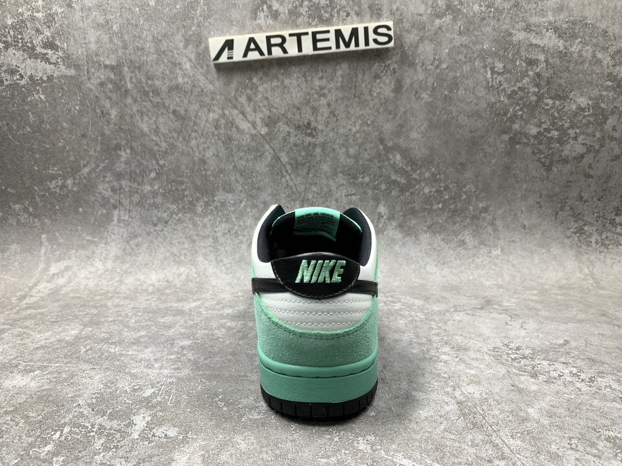 Nike Dunk SB Low Sea Crystal