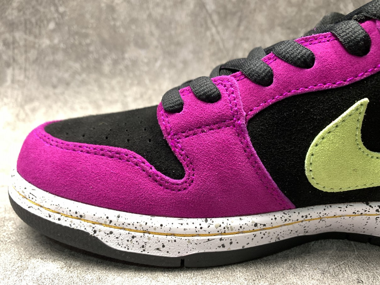 Nike SB Dunk Low Red Plum