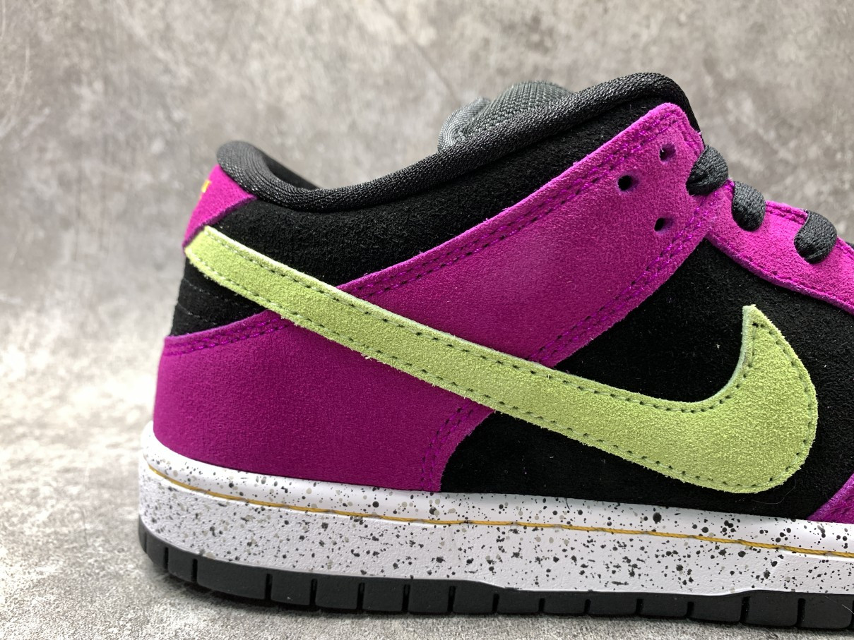 Nike SB Dunk Low Red Plum