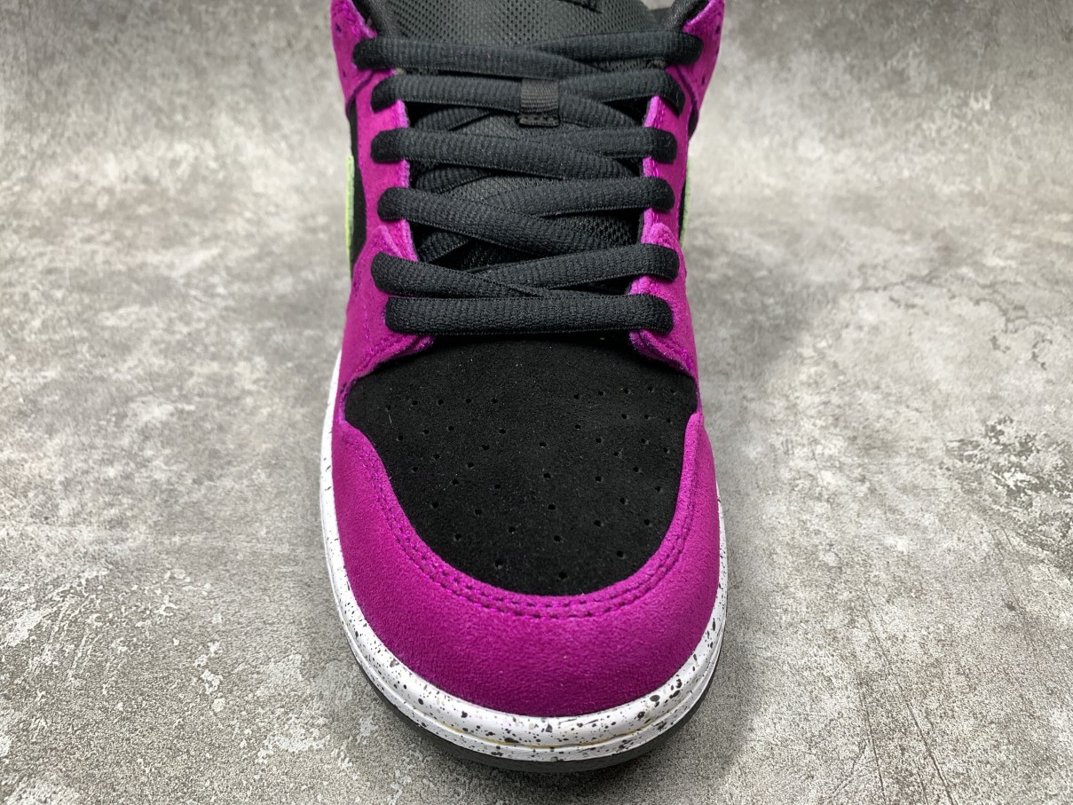 Nike SB Dunk Low Red Plum