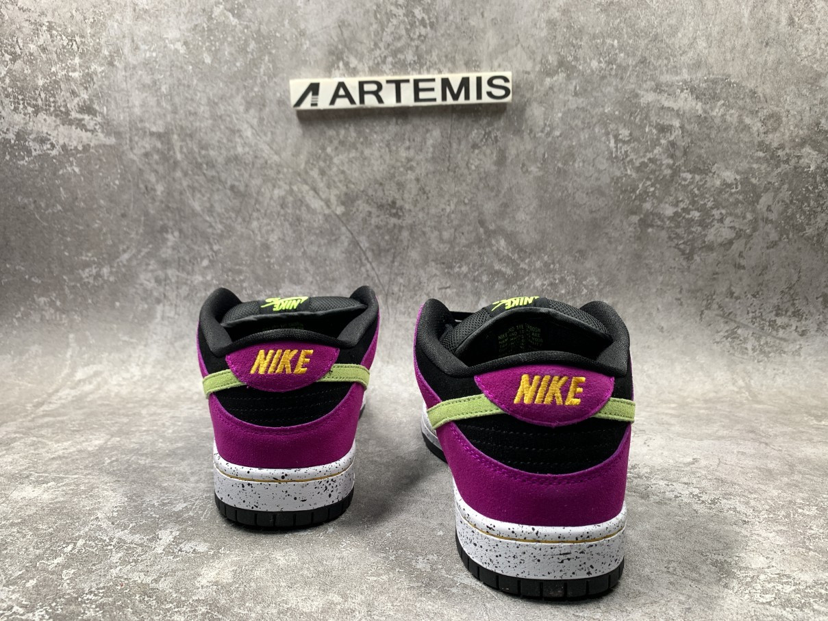 Nike SB Dunk Low Red Plum