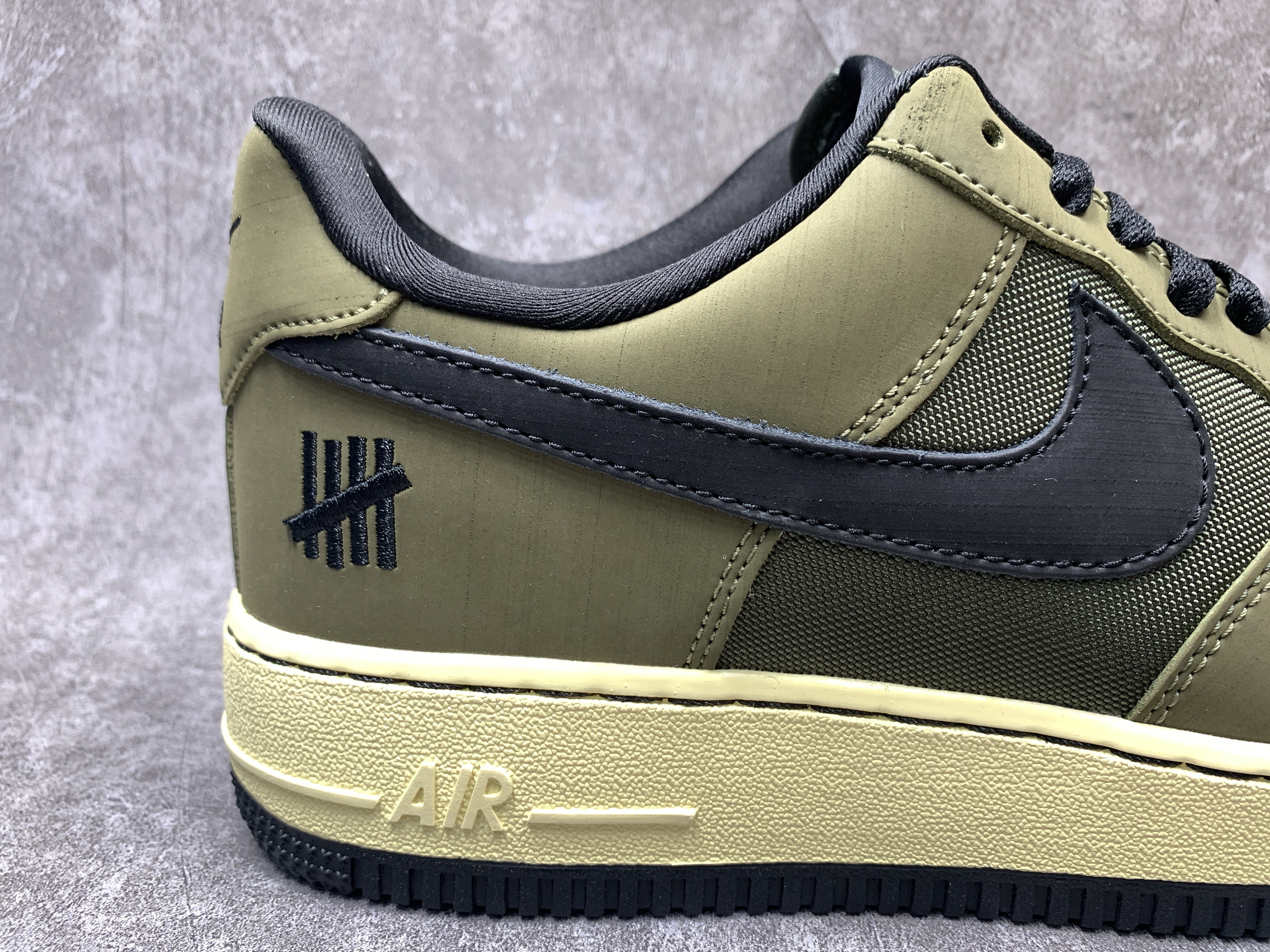 Nike Air Force 1 Low SP UNDEFEATED Ballistic Dunk vs AF1