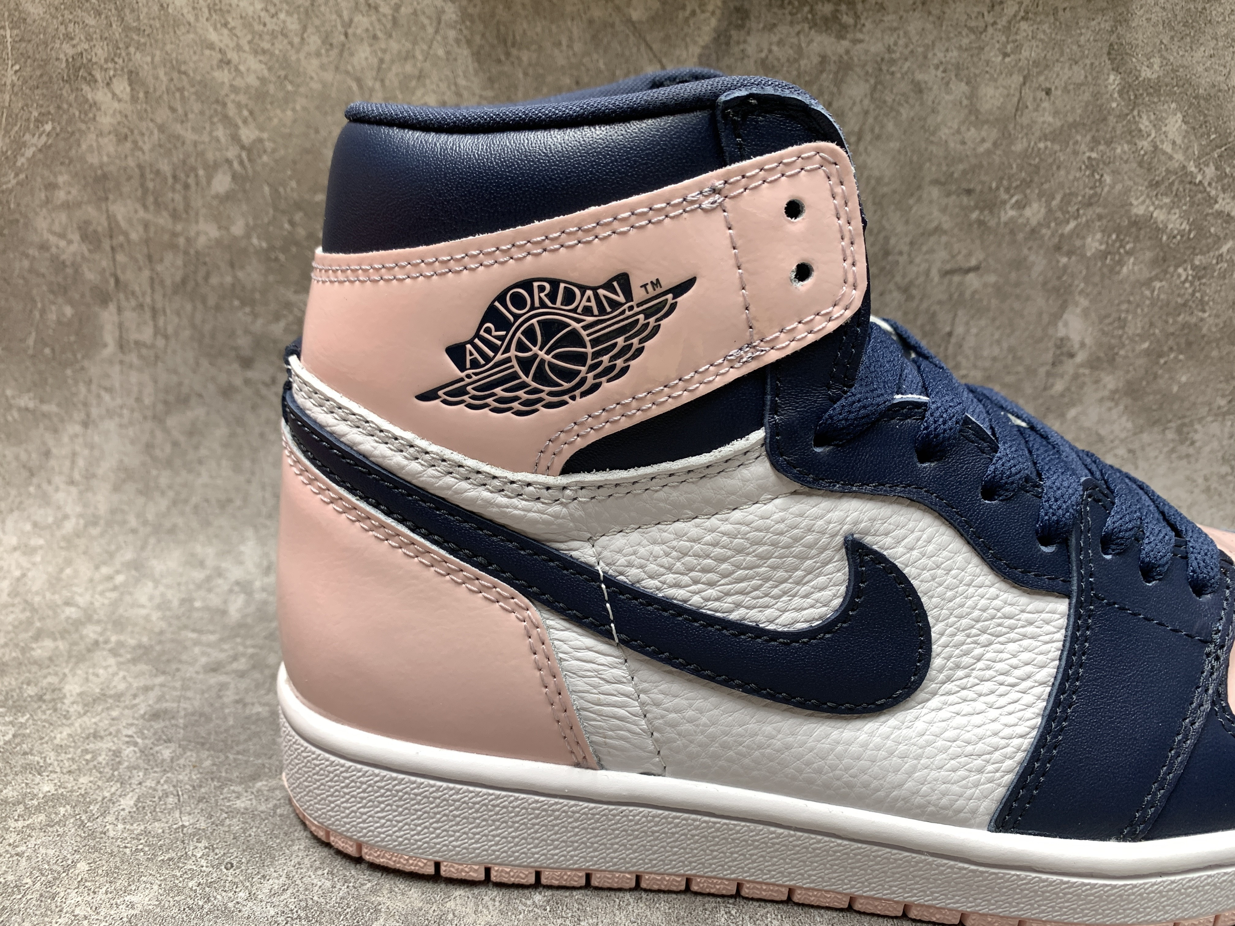 Air Jordan 1 Retro High OG SE Bubble Gum Atmosphere