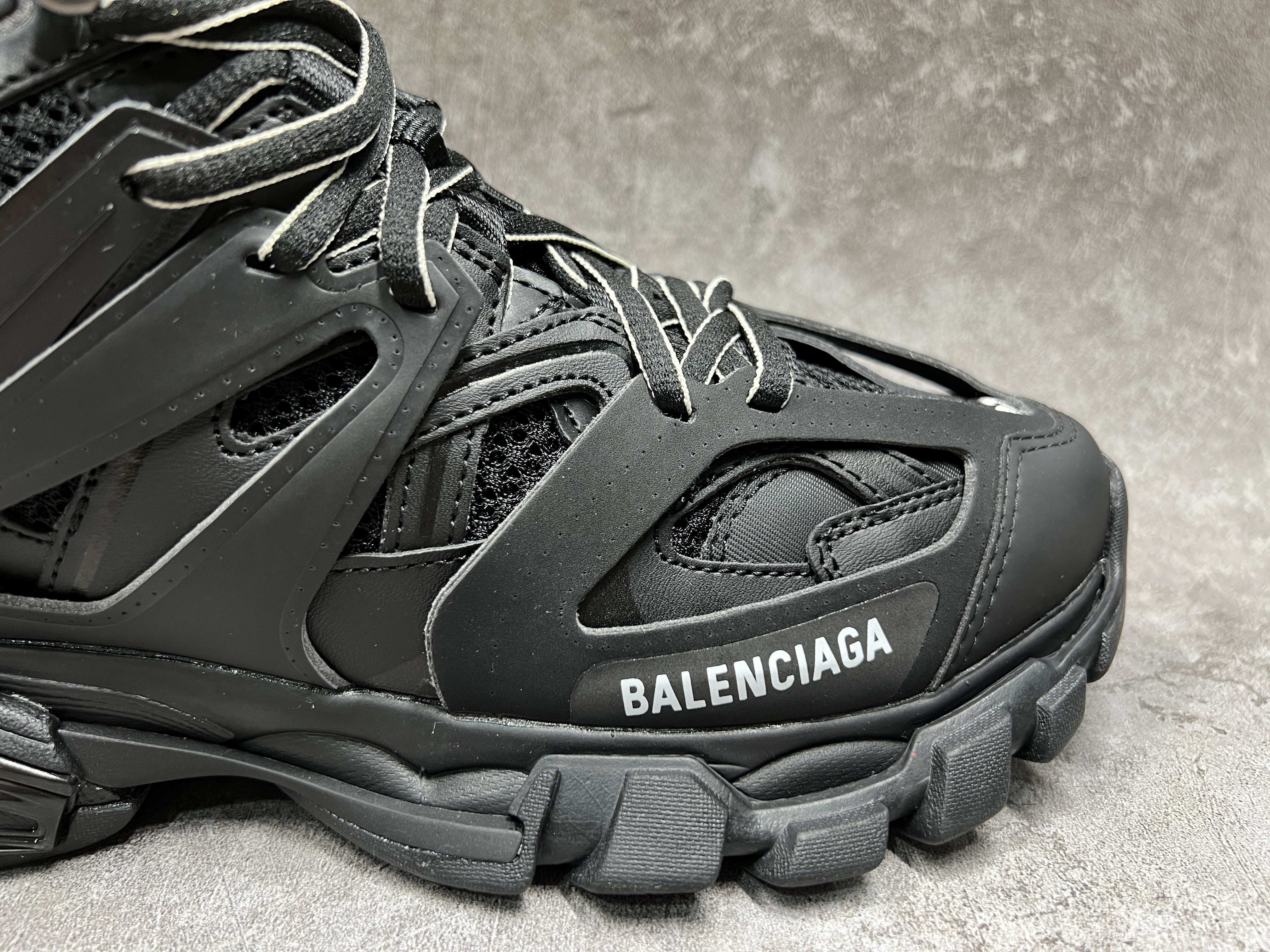 Balenciga Track Hike Black