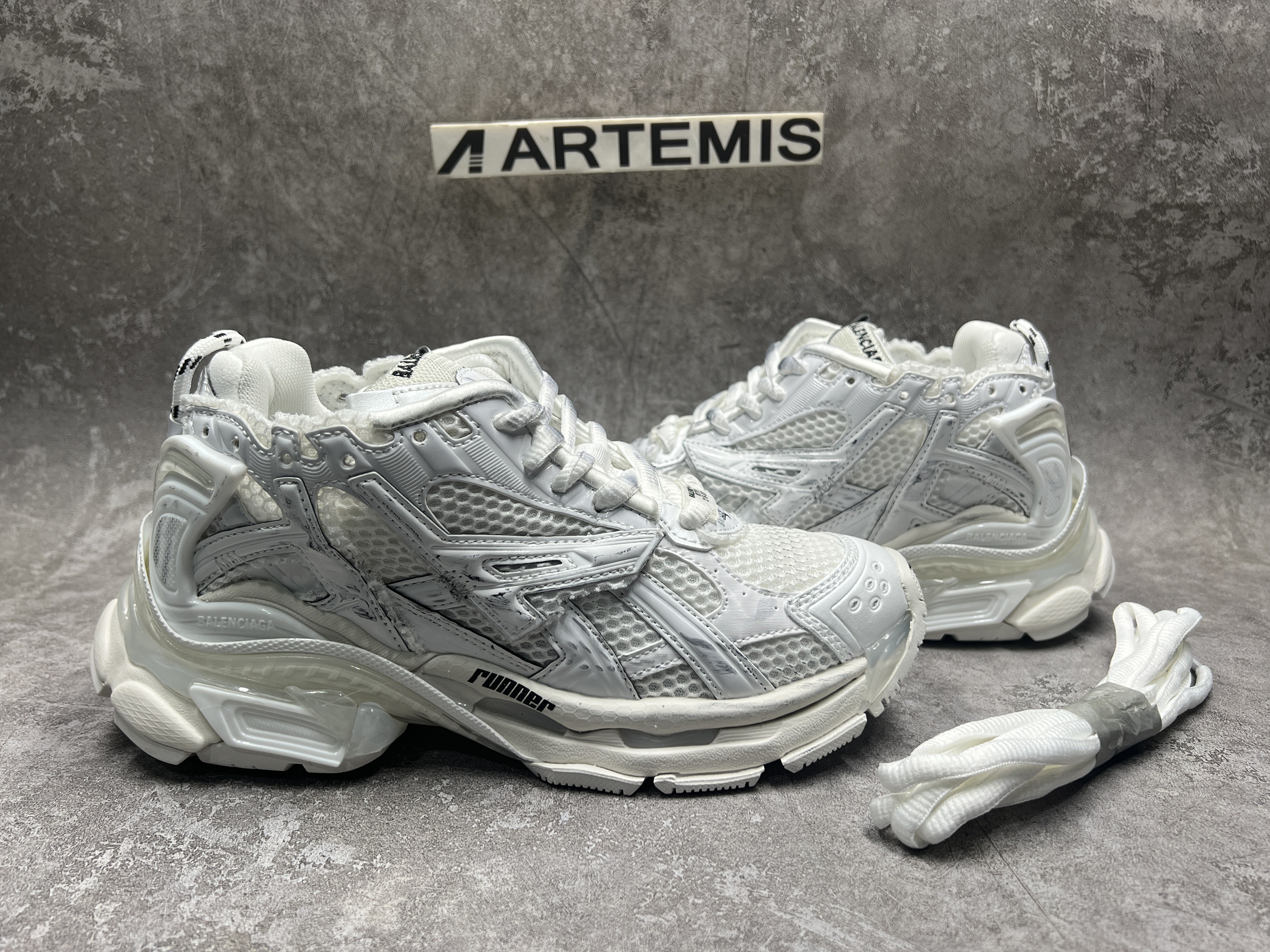 Balenciga Runner White