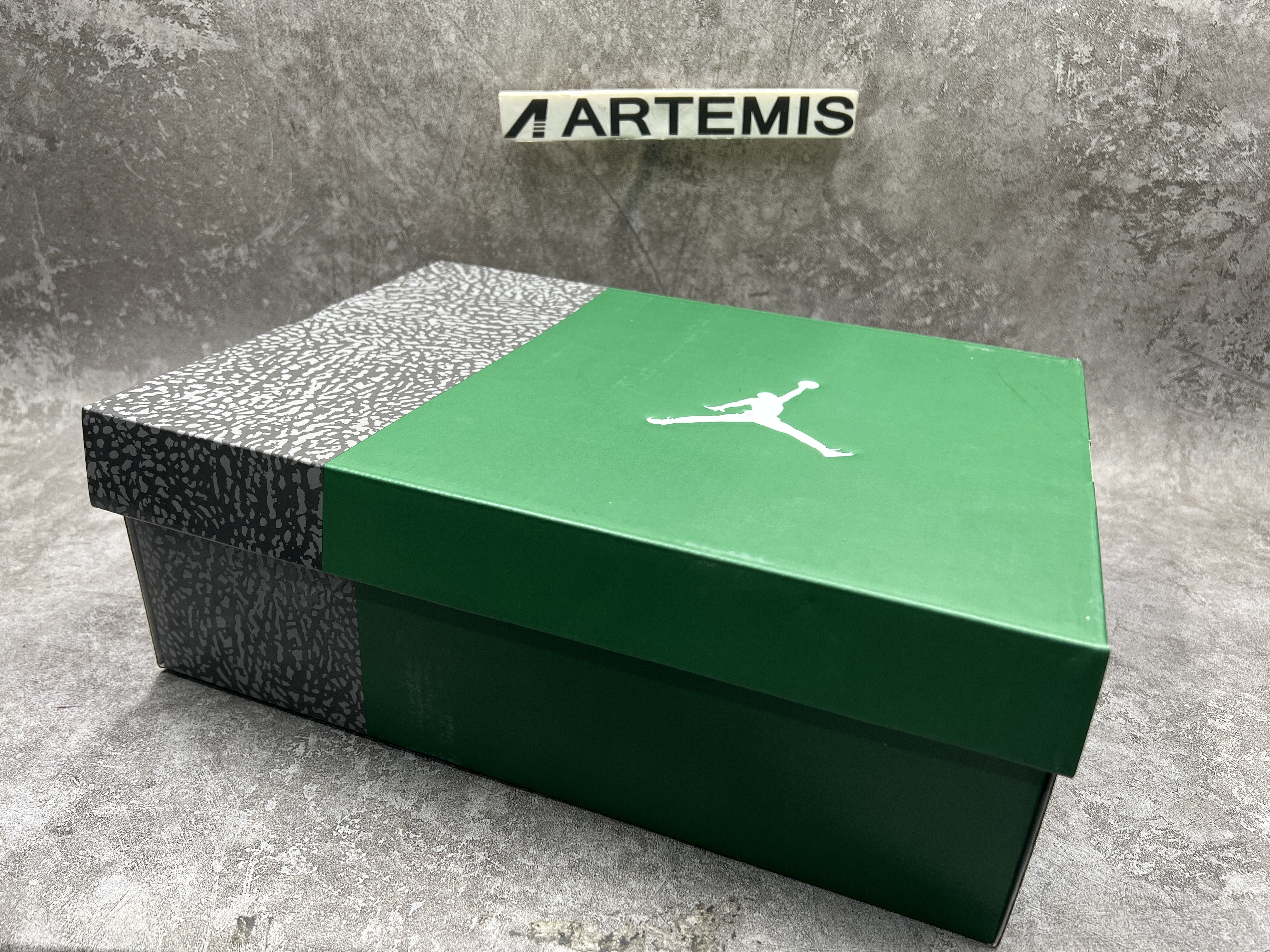 Air Jordan 3  Retro Pine Green