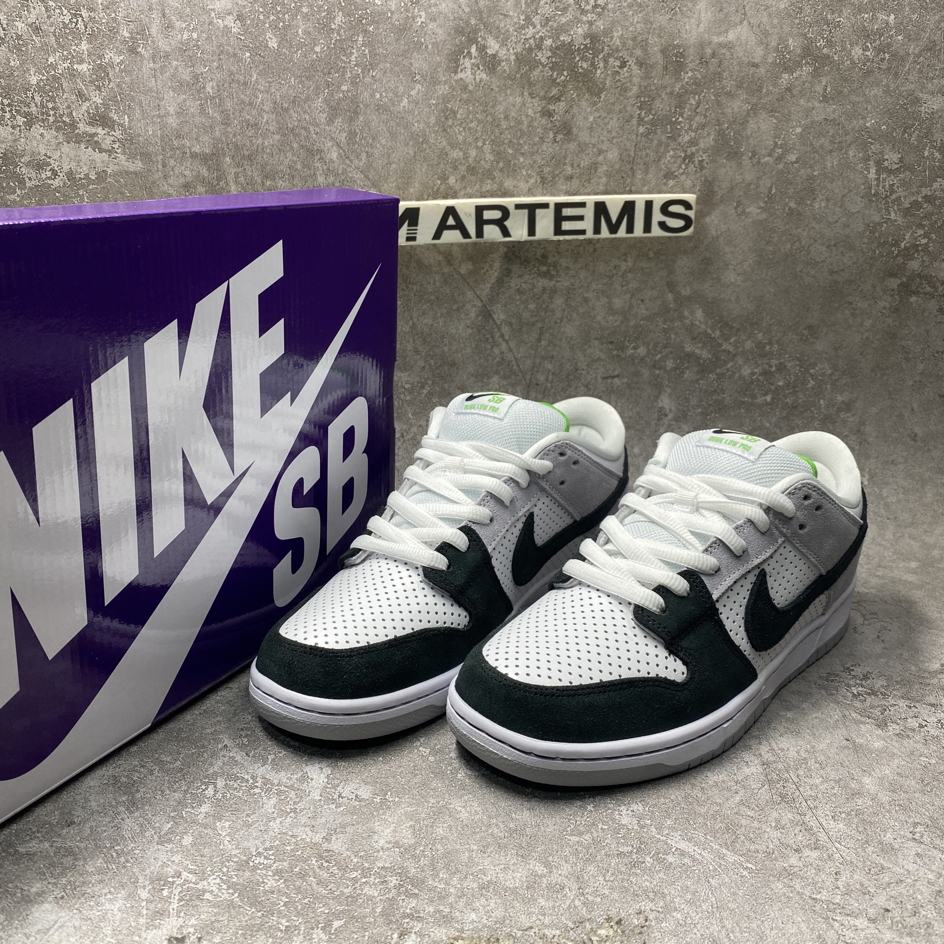 Nike SB Dunk Low Chlorophyll