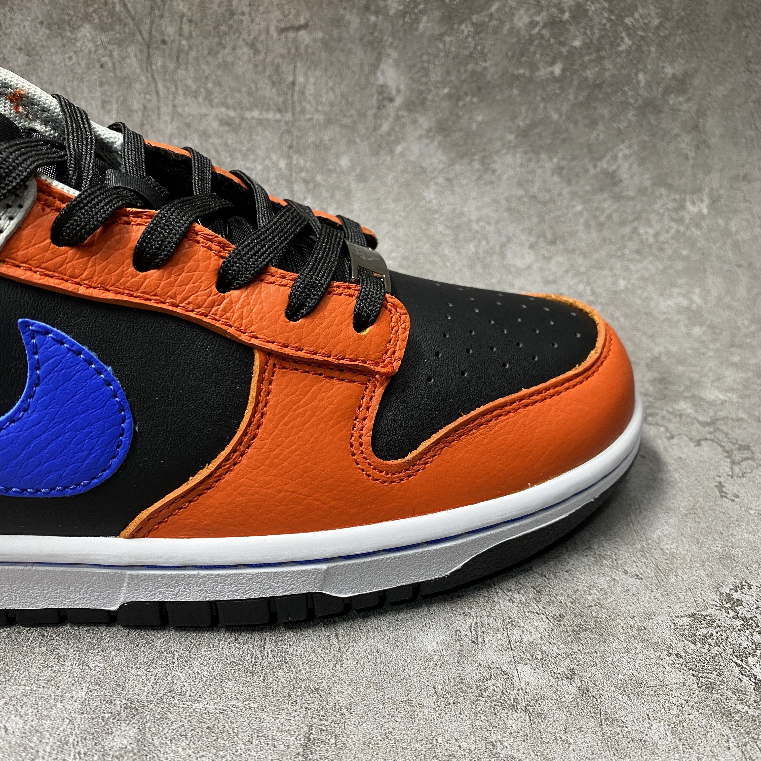 Nike Dunk Low EMB NBA 75th Anniversary Knicks