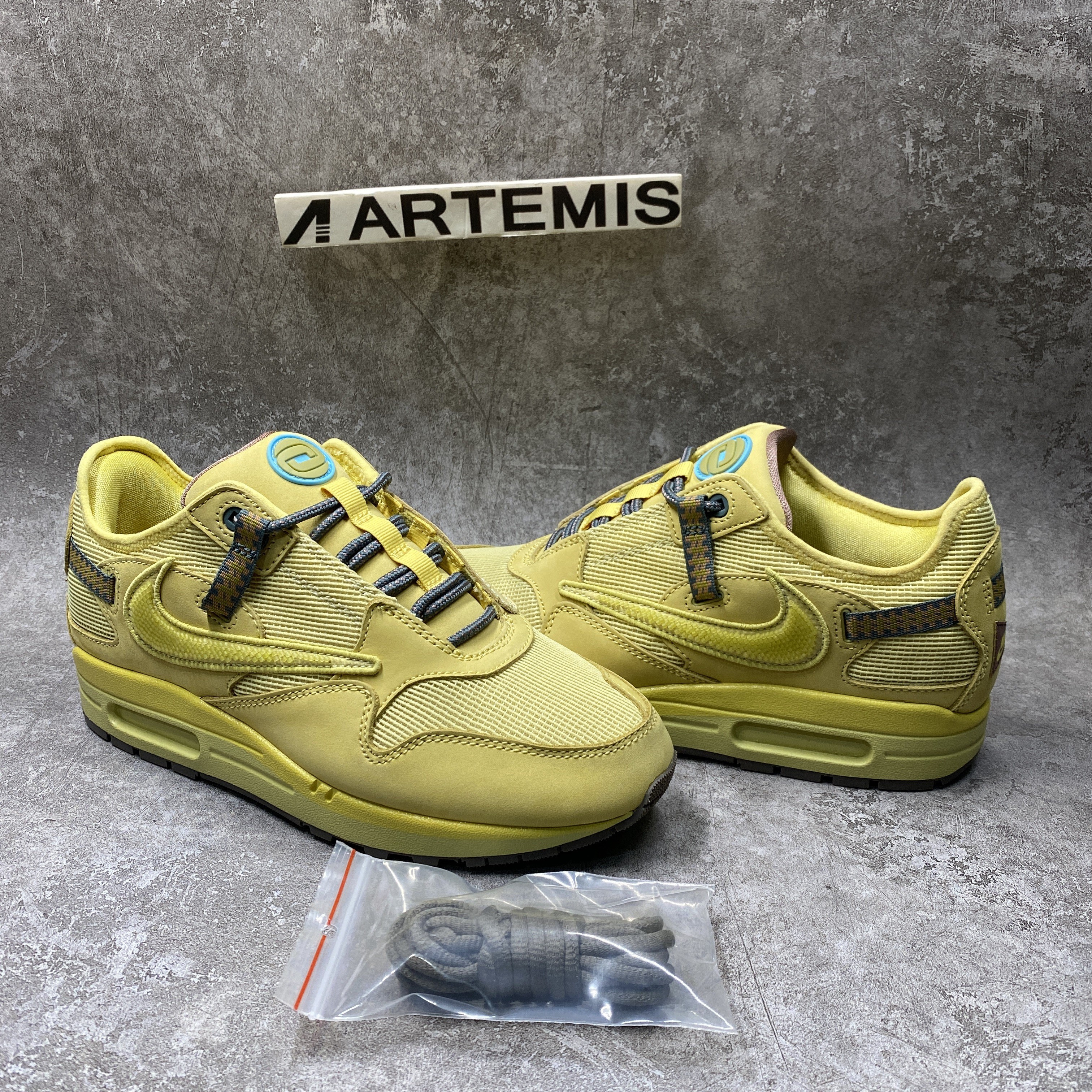 Nike Air Max 1 Travis Scott Cactus Jack Saturn Gold