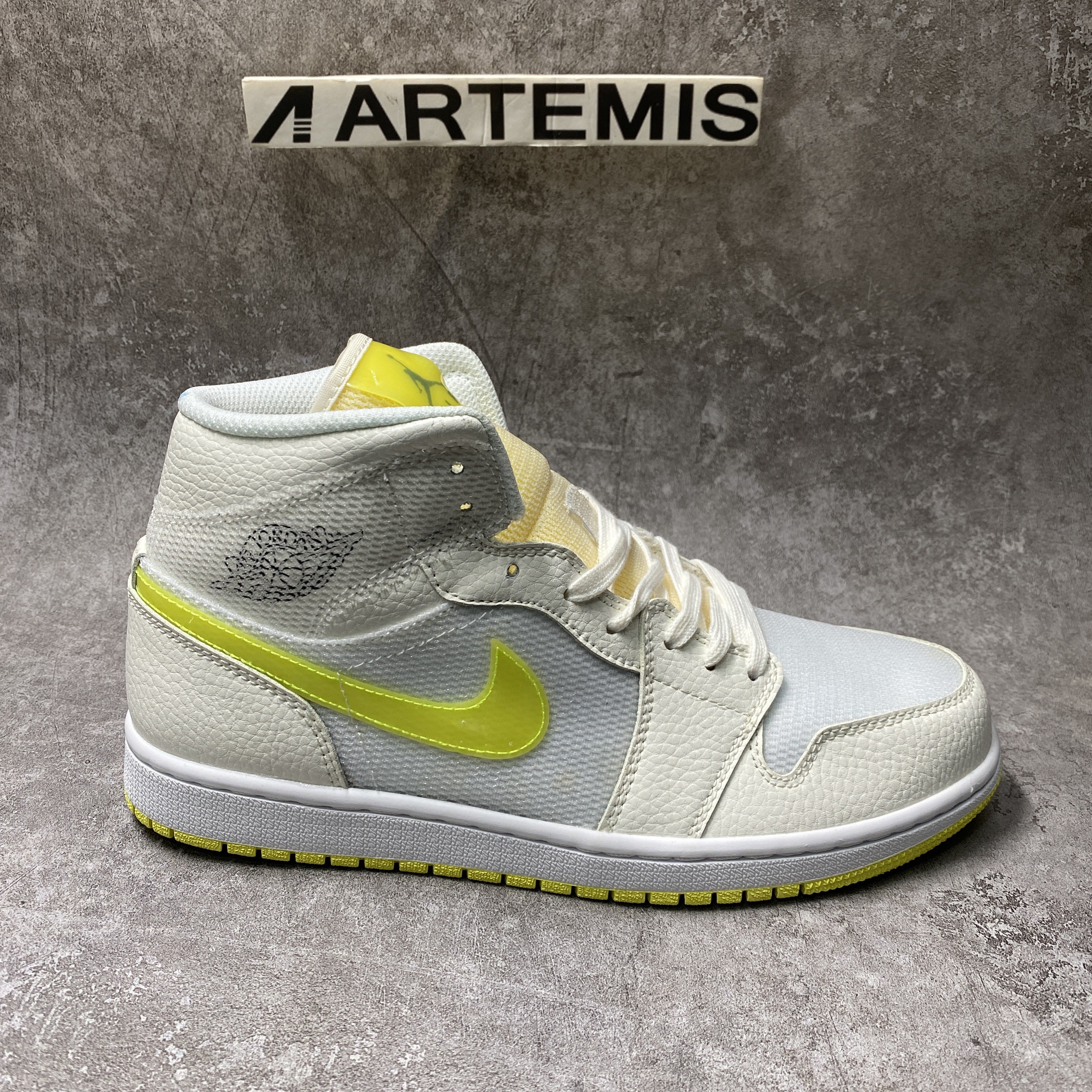 Air Jordan 1 Mid SE Voltage Yellow