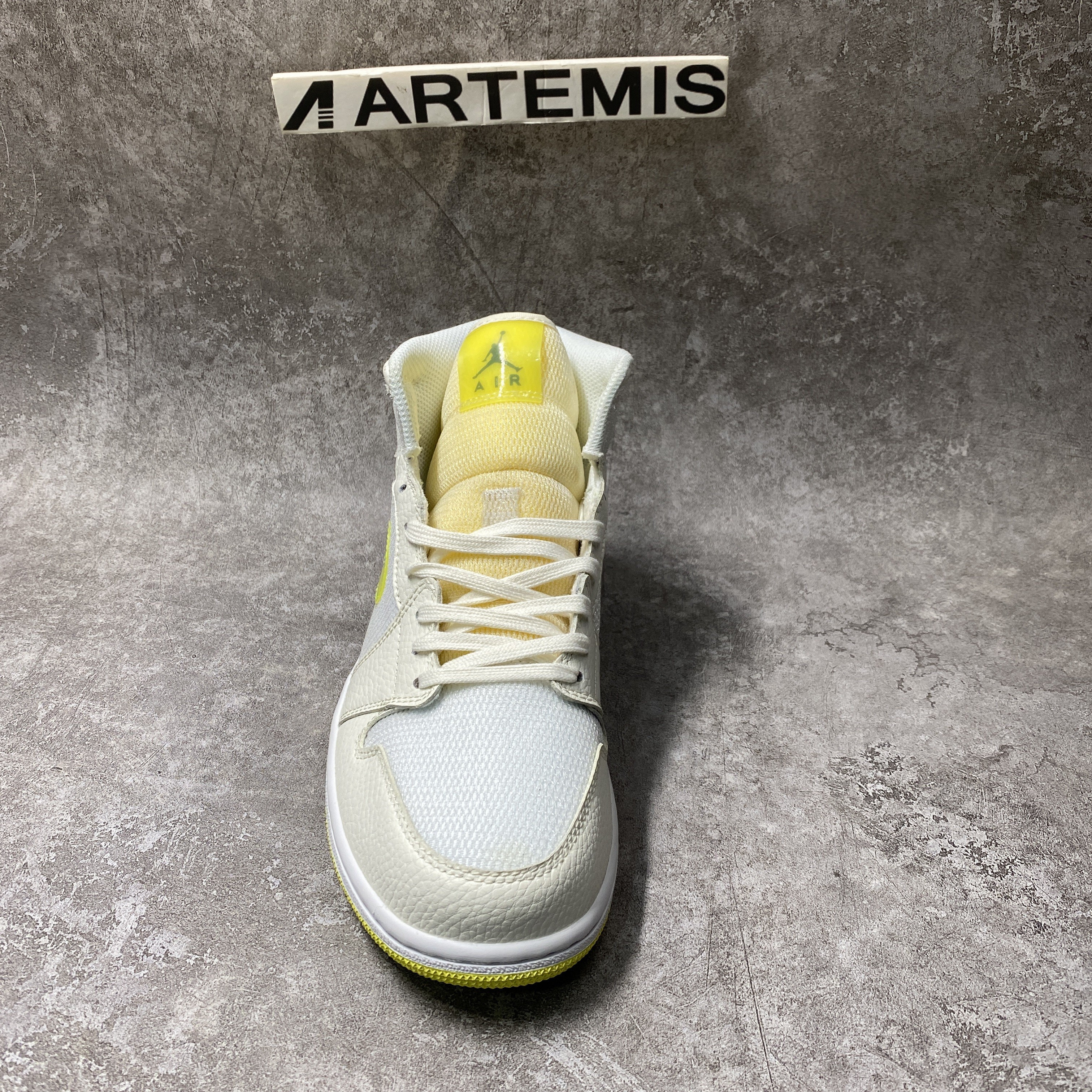 Air Jordan 1 Mid SE Voltage Yellow