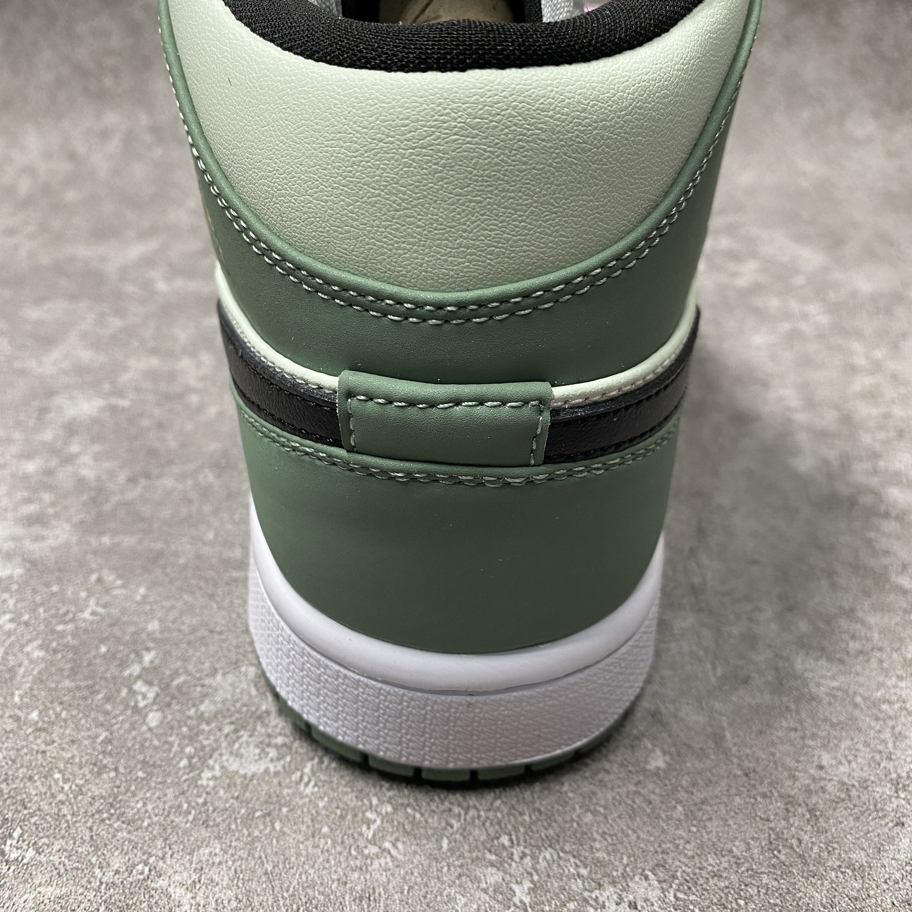 Air Jordan 1 Mid Dutch Green