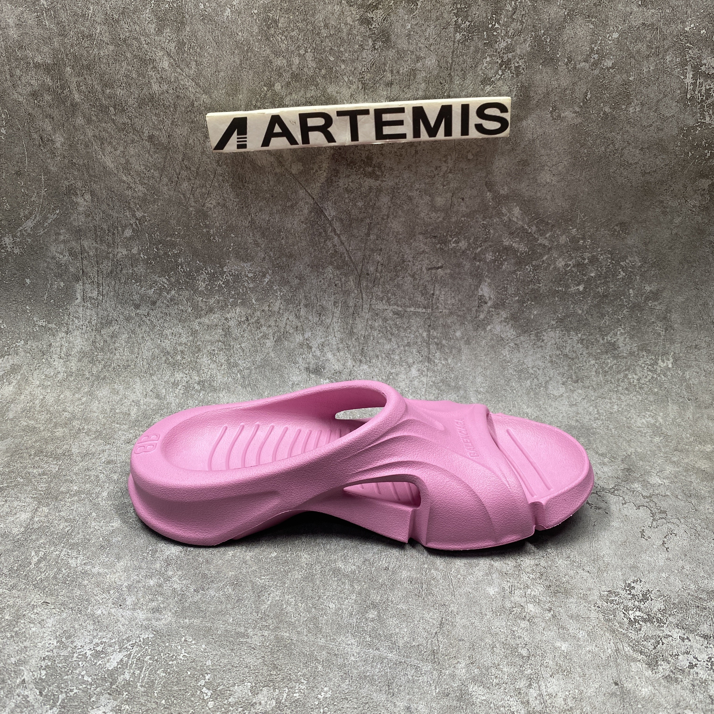 Balenciga Mold Slides Pink (run one size bigger)