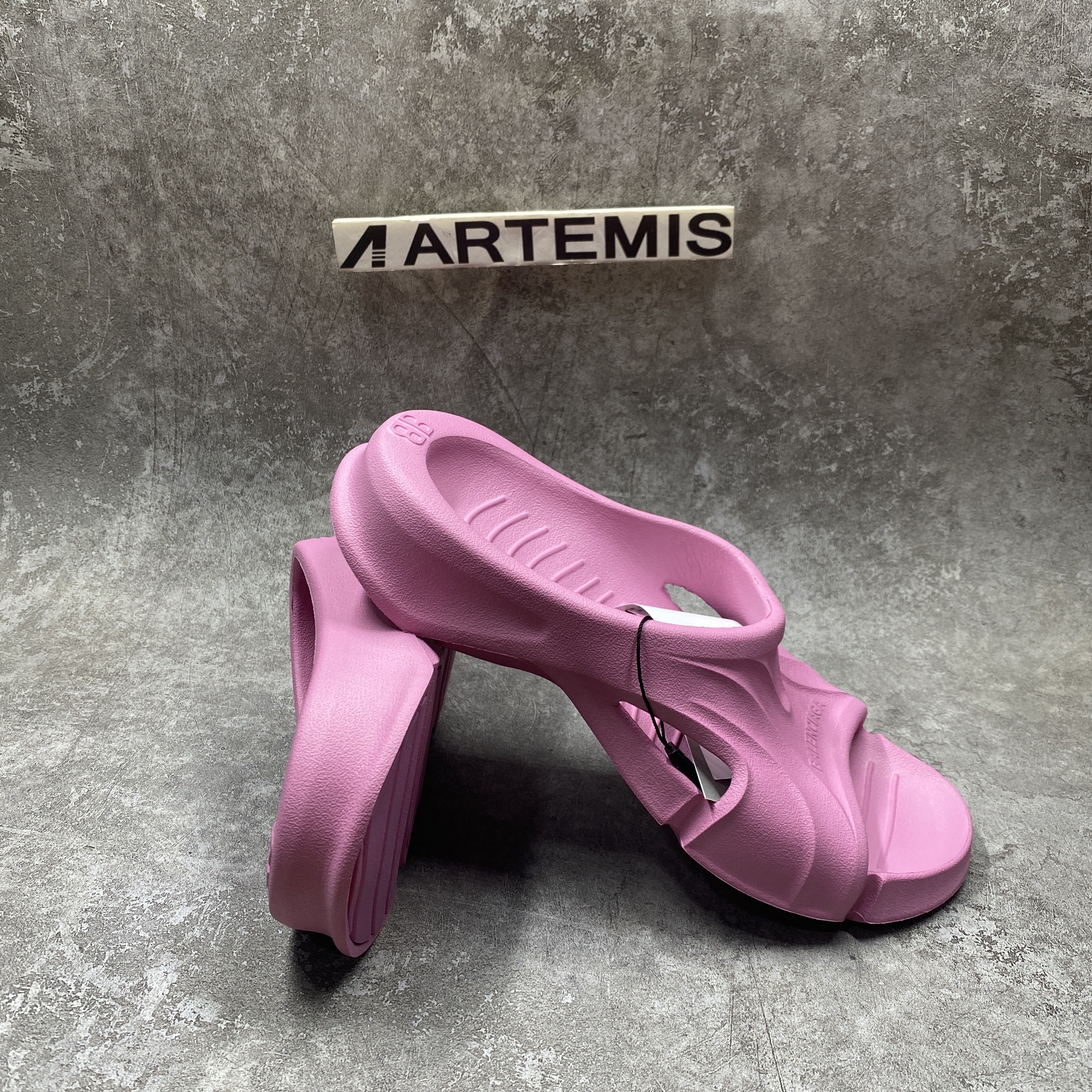 Balenciga Mold Slides Pink (run one size bigger)