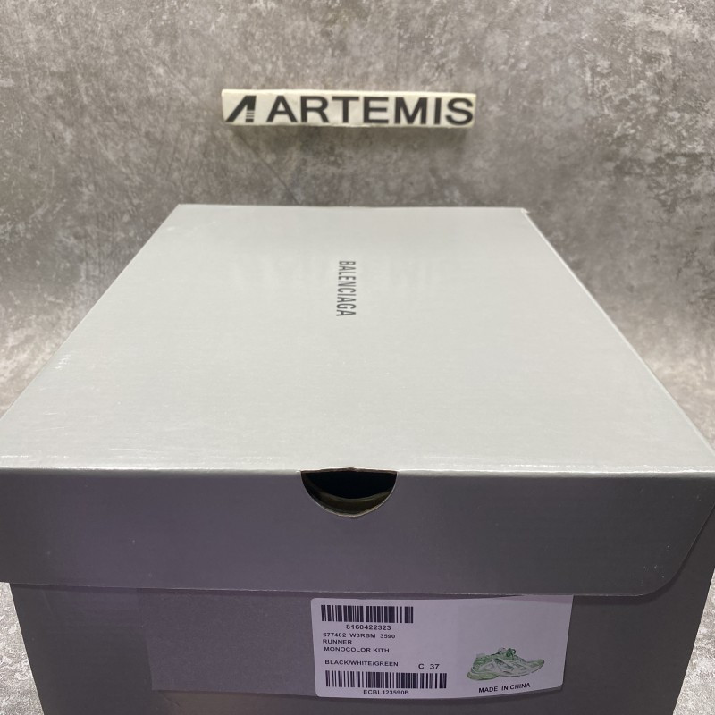 Balenciga Runner Sneaker in Green