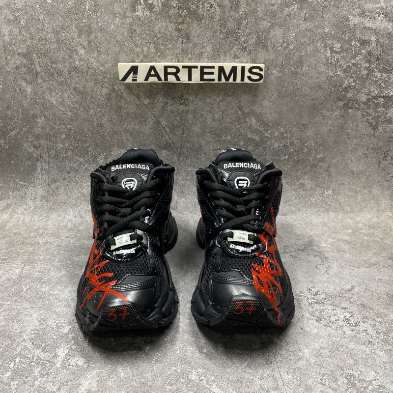 Balenciga Graffiti Runner Sneaker In Black