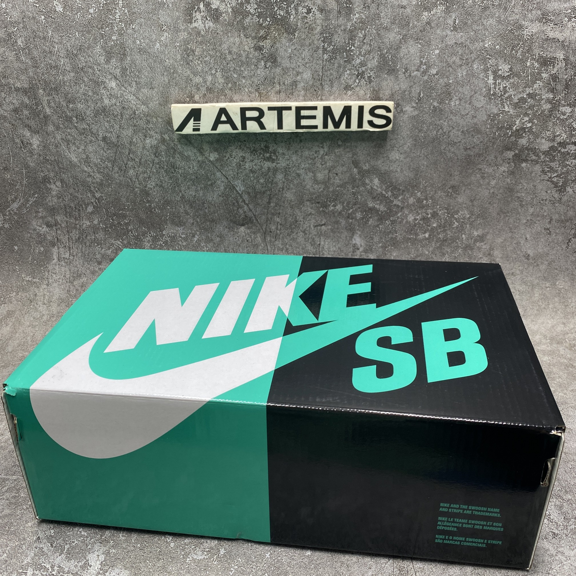 Air Jordan 1 Low SB UNC