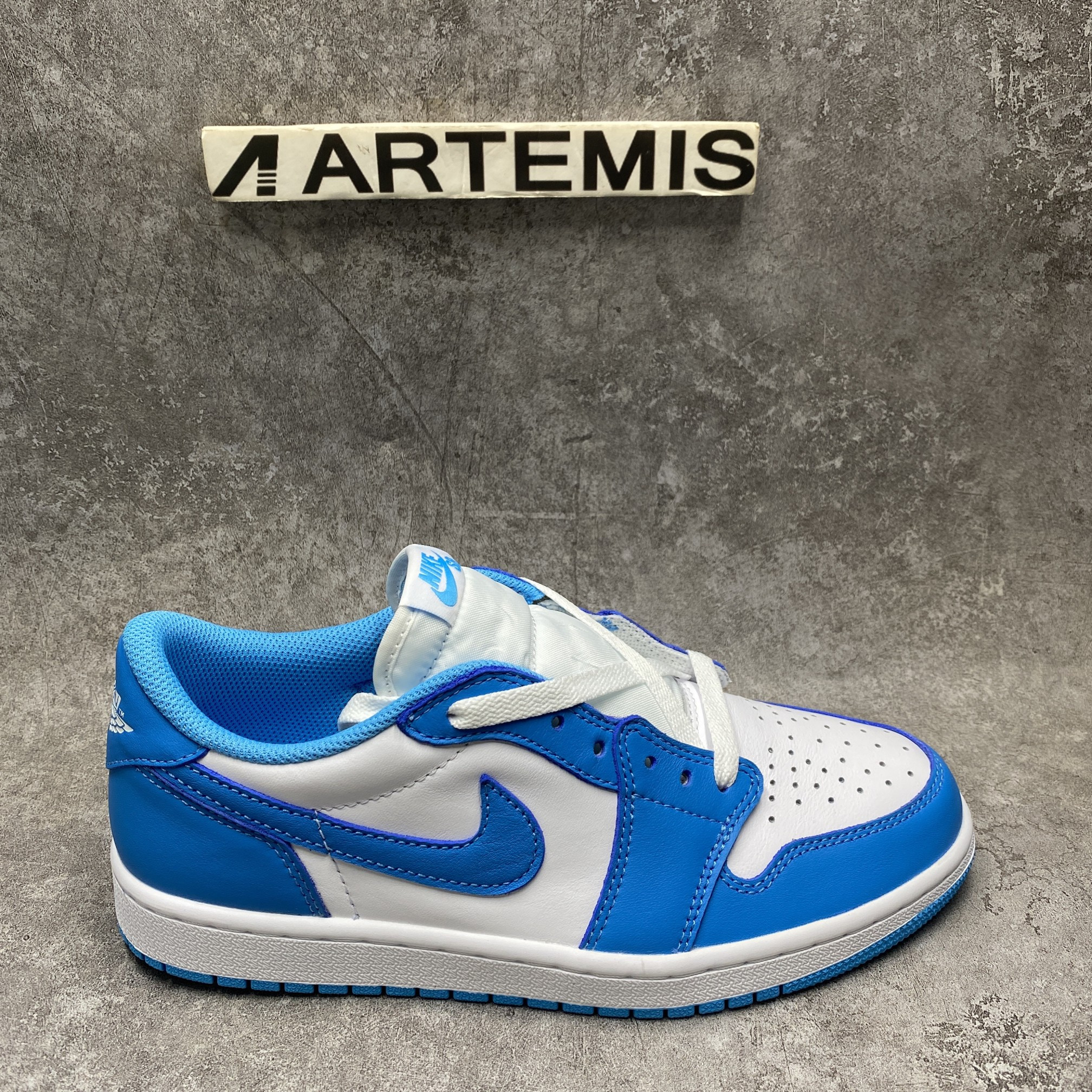 Air Jordan 1 Low SB UNC