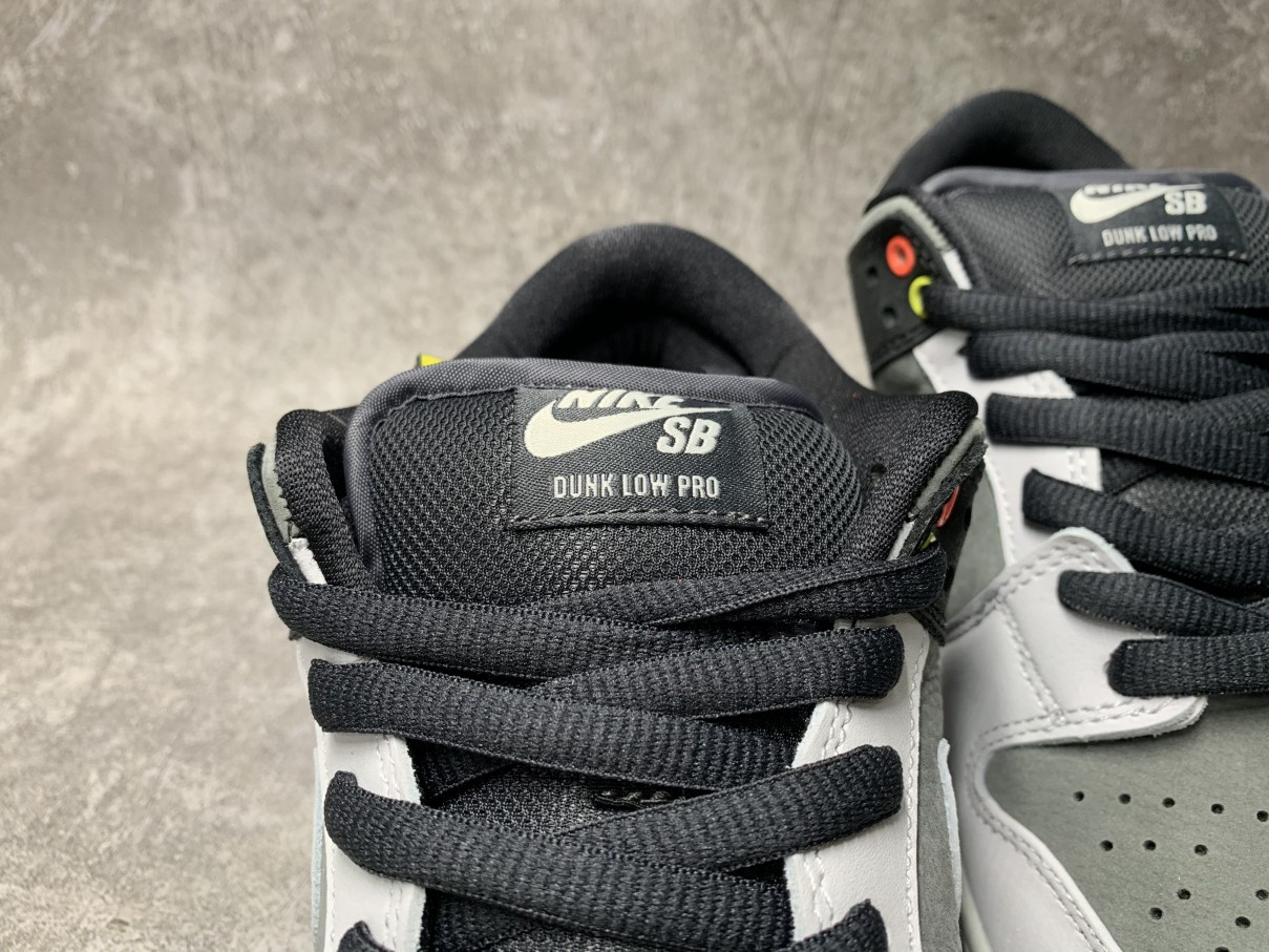 Nike SB Dunk Low VX1000