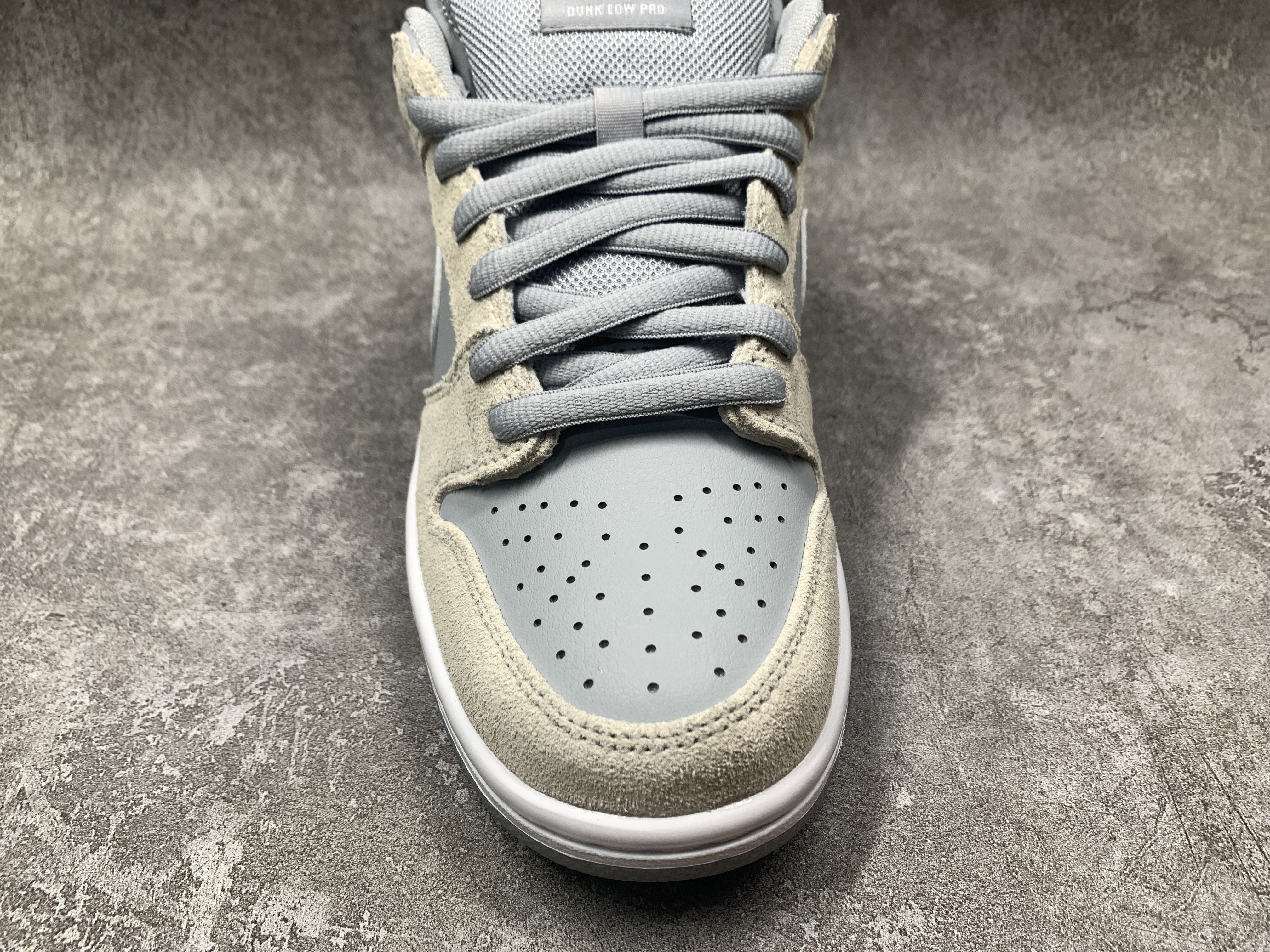 Nike SB Dunk Low Summit White Wolf Grey