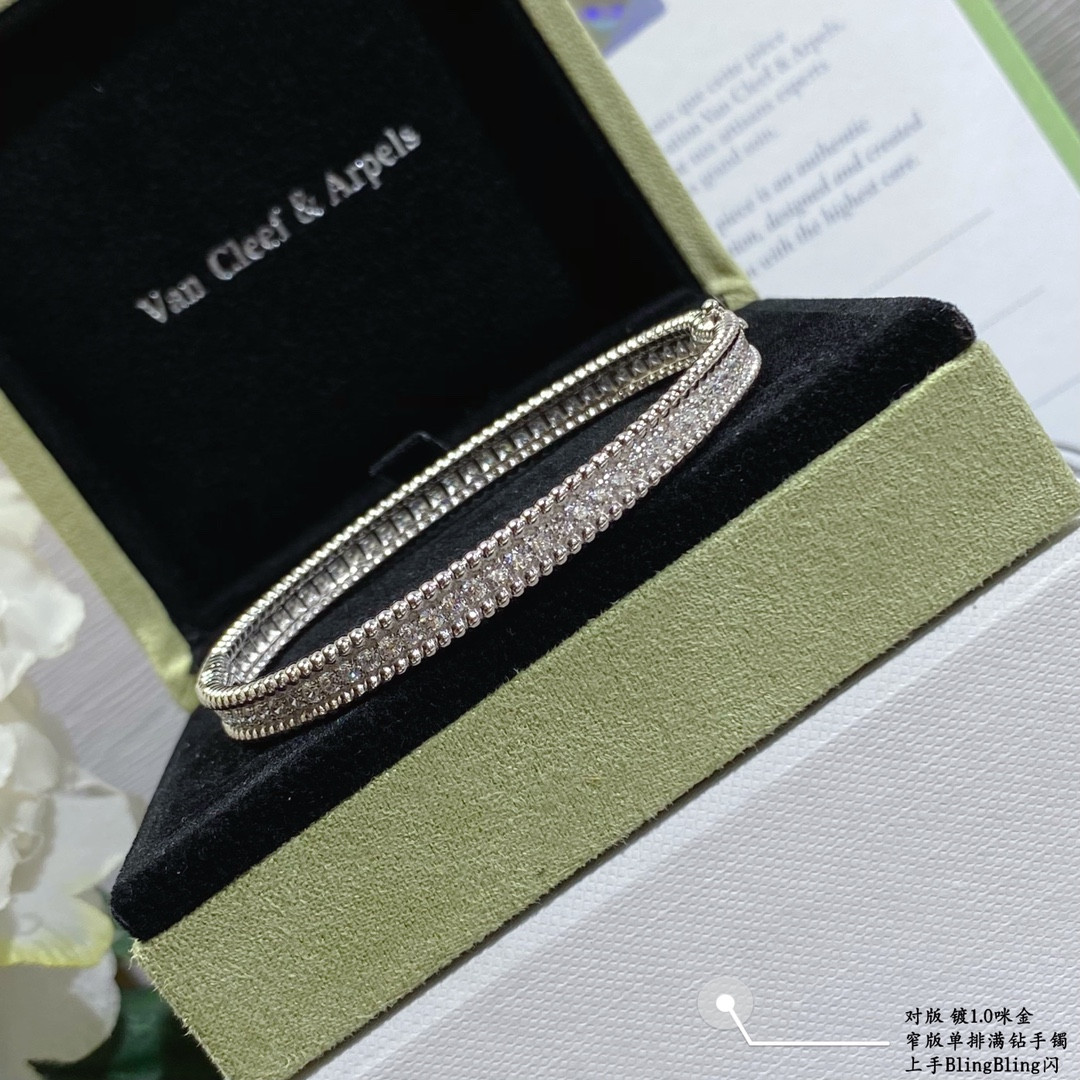 v*n cl*f & arpels narrow single row full Di*m*nd bracelet