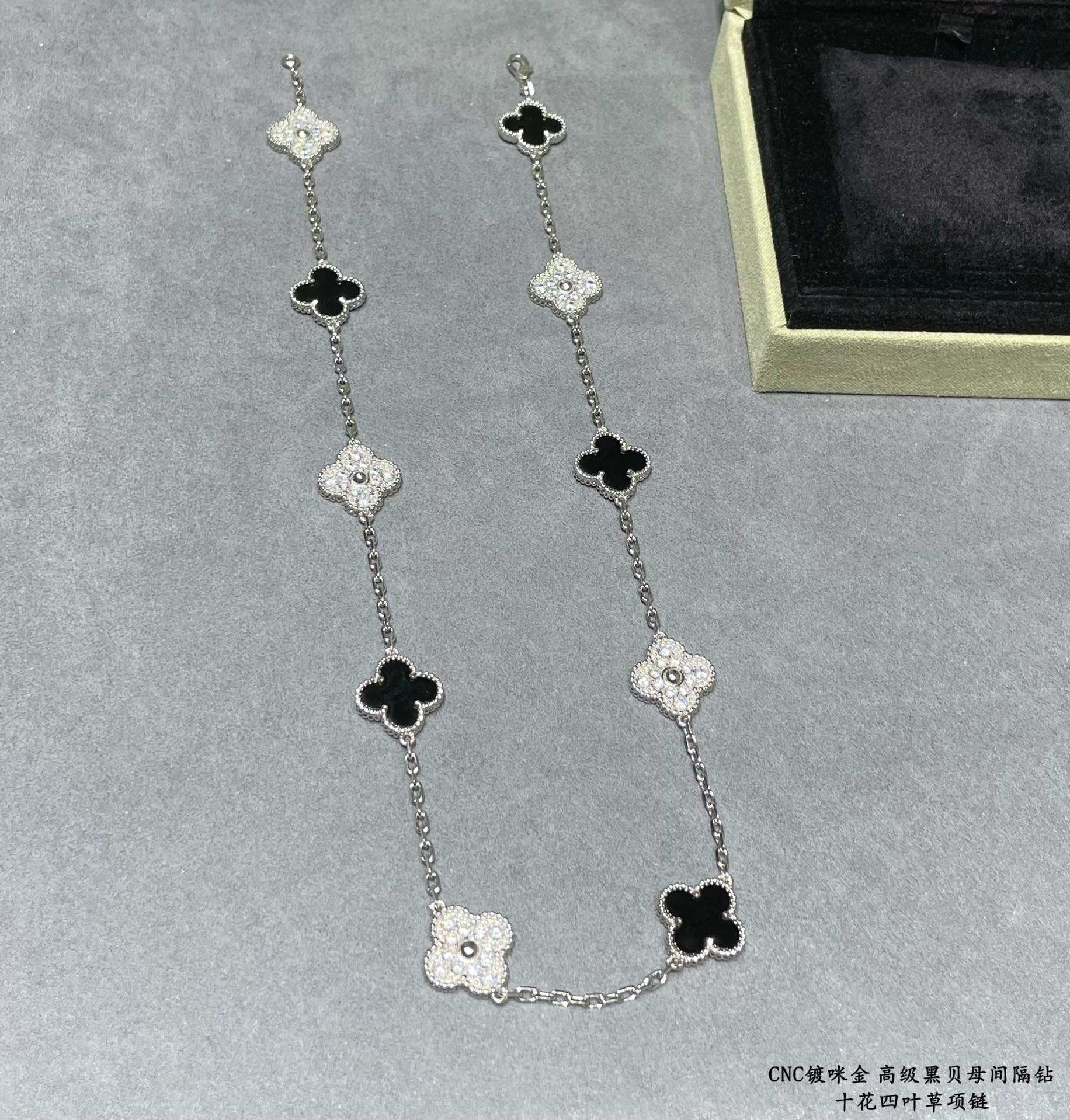 v*n cl*f & arpels high-grade black shell interval Di*m*nd ten flower four-leaf clover necklace