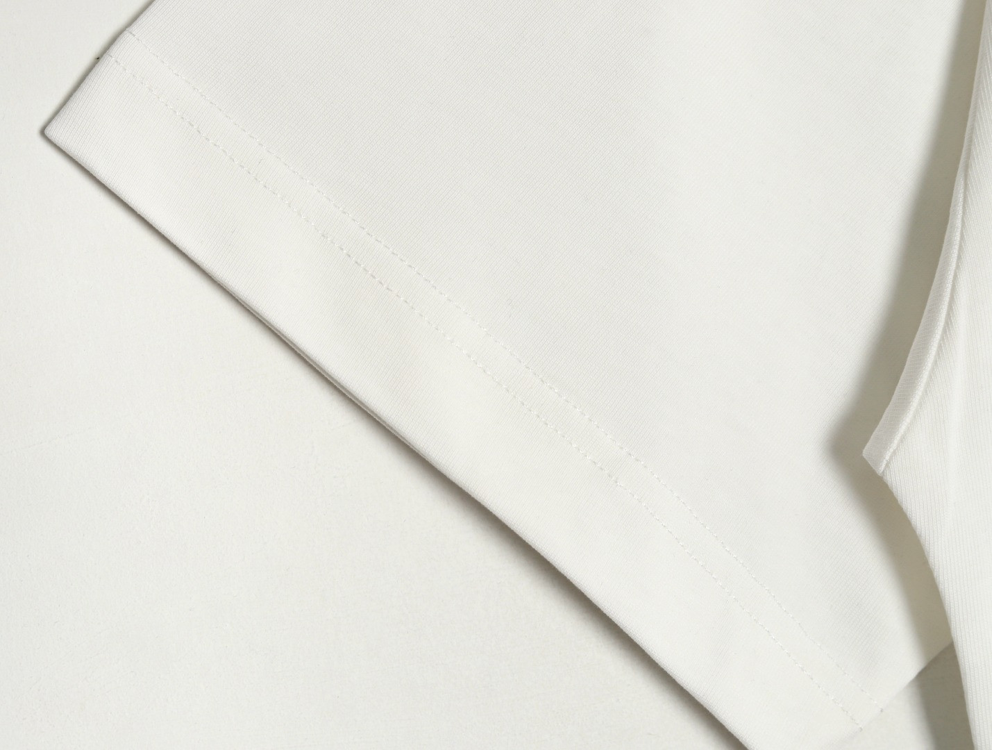 DESCENTE 25ss Short-sleeved T-shirt