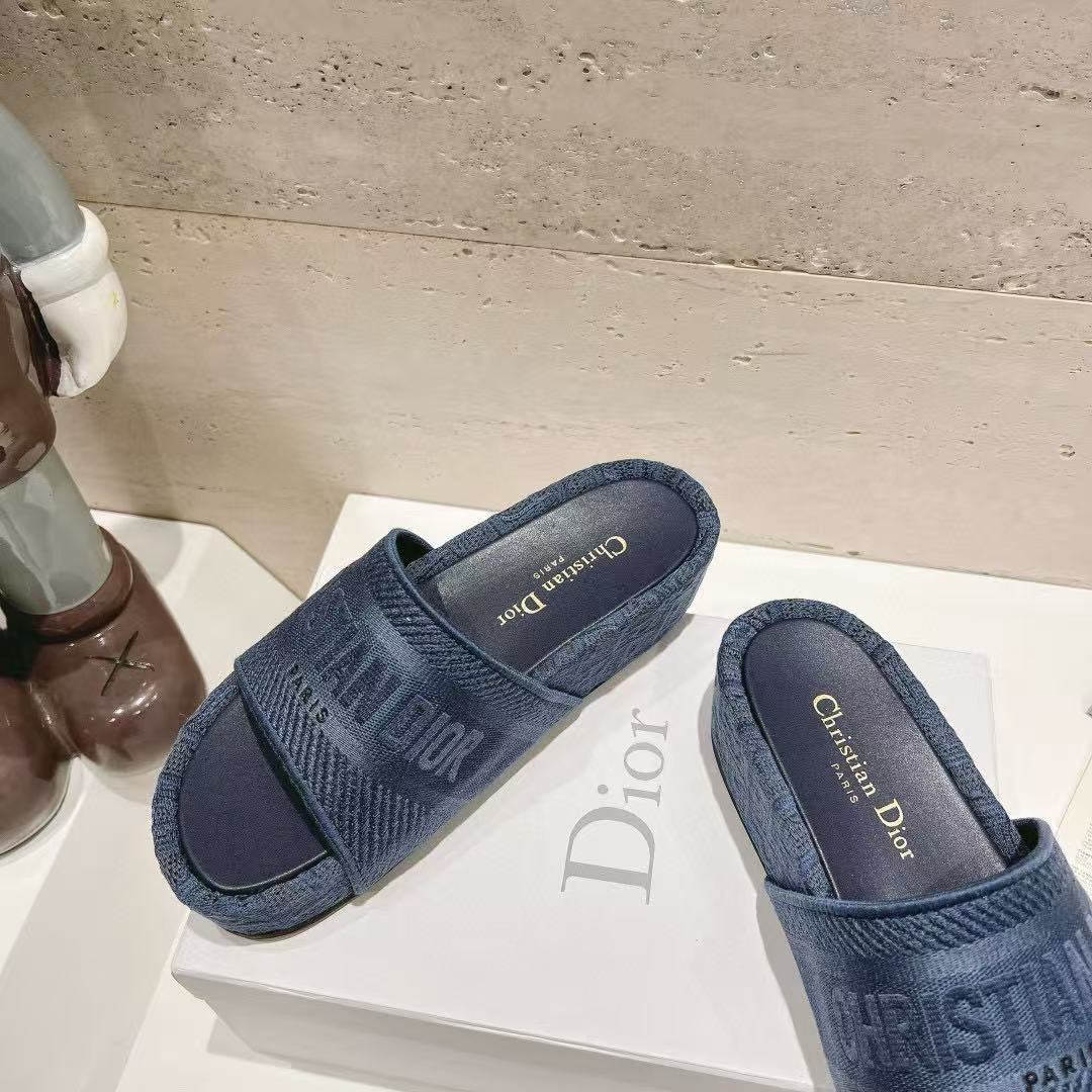 ua D*or sandal