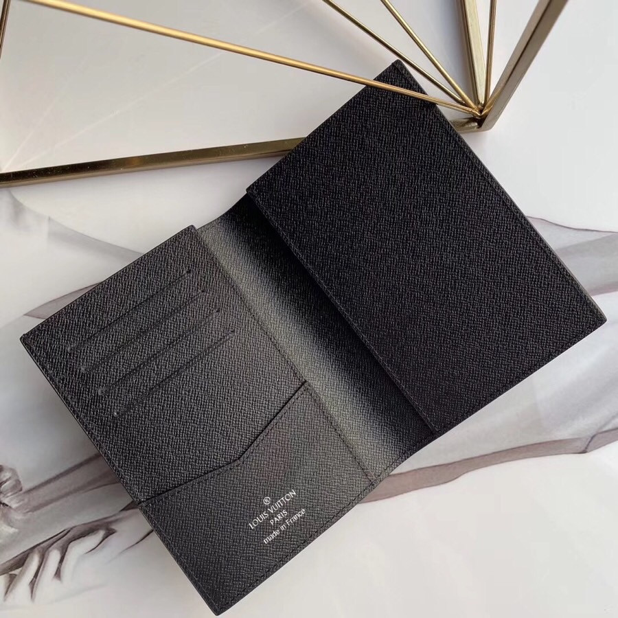 LV Passport cover N64411