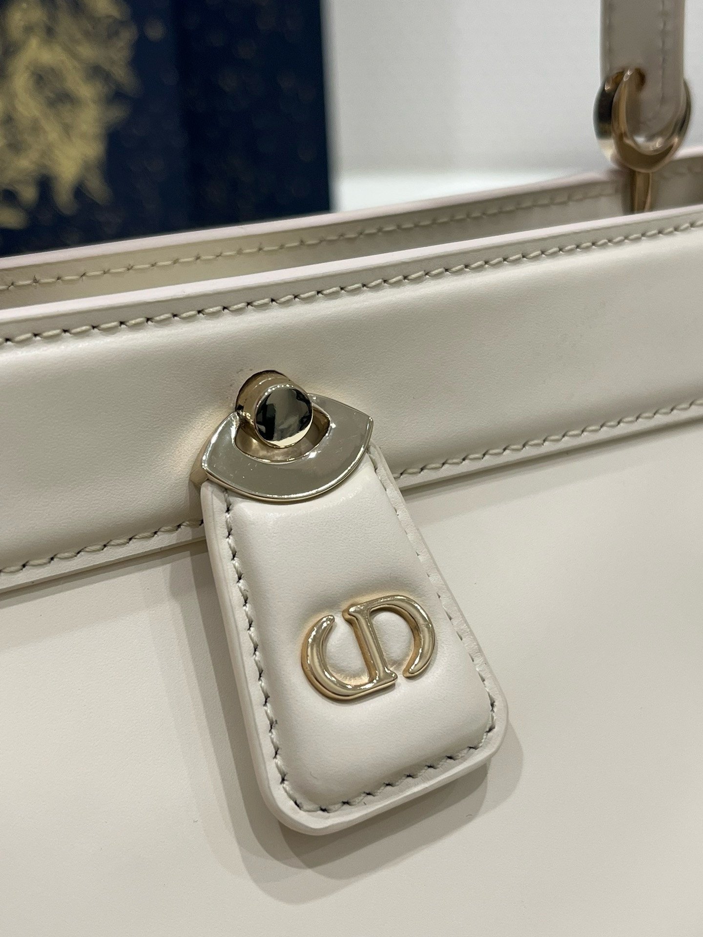 ch**an D*or small D*or key bag  8.5x5x4.5 in