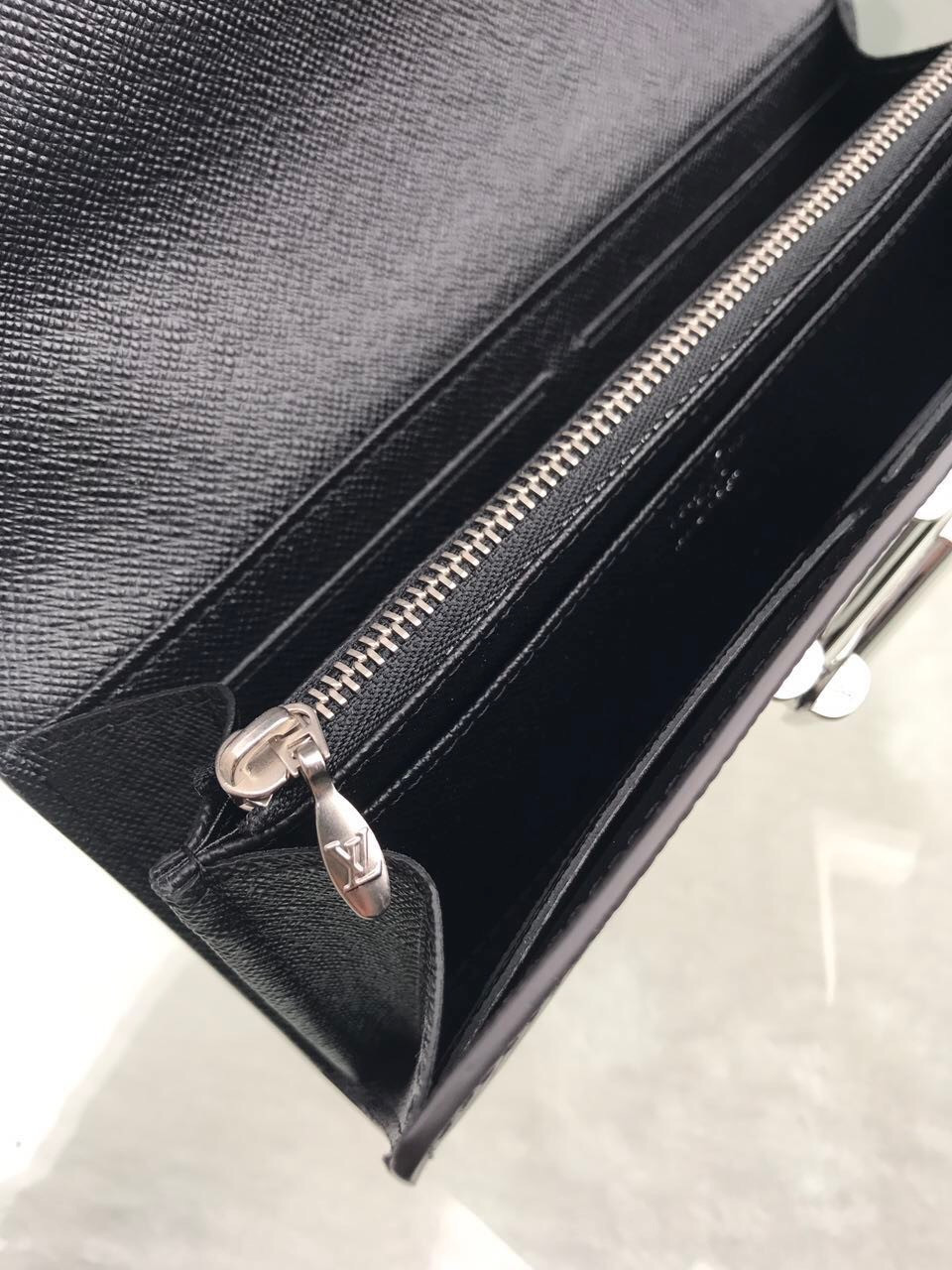 TWIST WALLET M68309