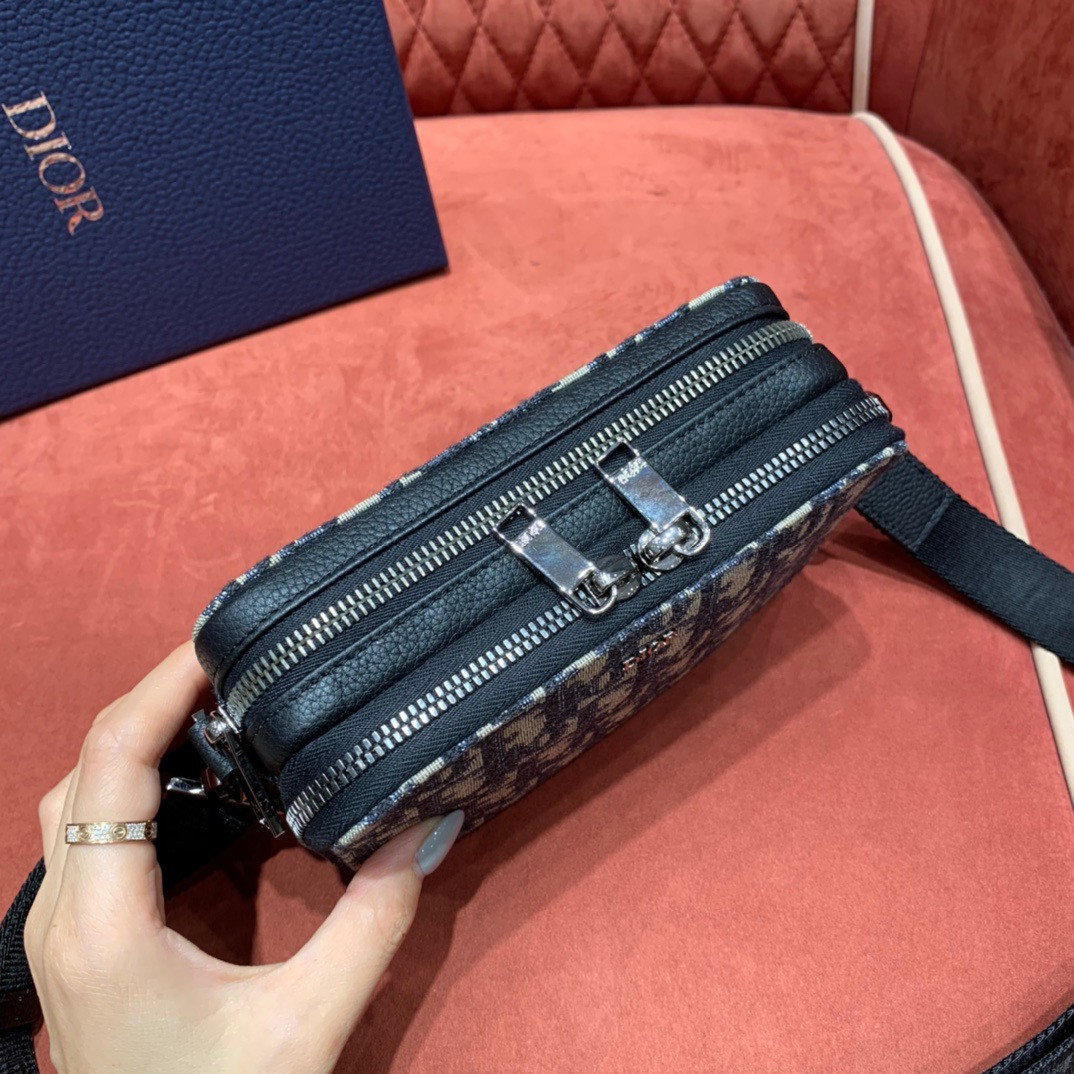 D*or pouch with shoulder strap 17cm