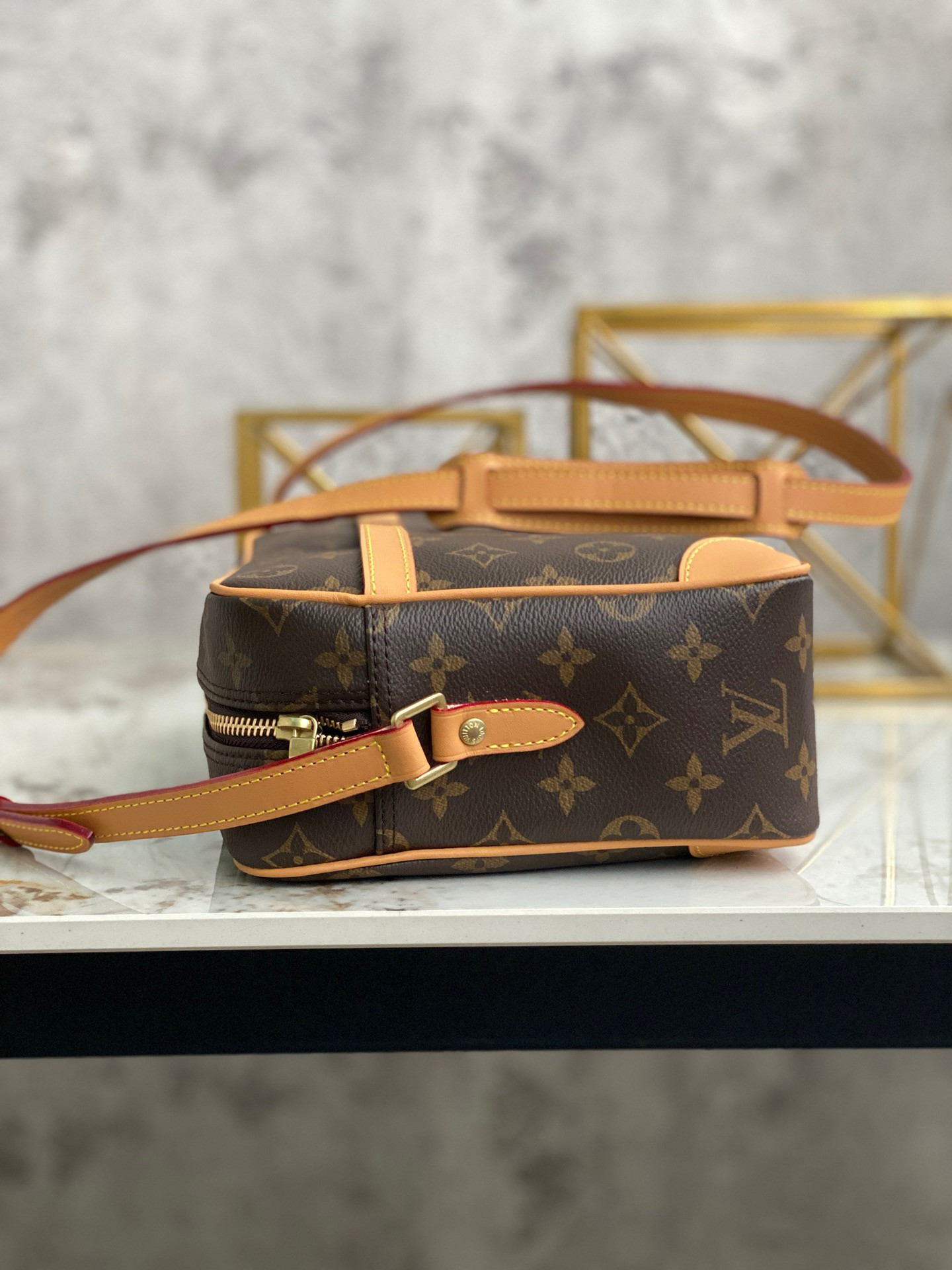 LV KASAI CLUTCH M51274