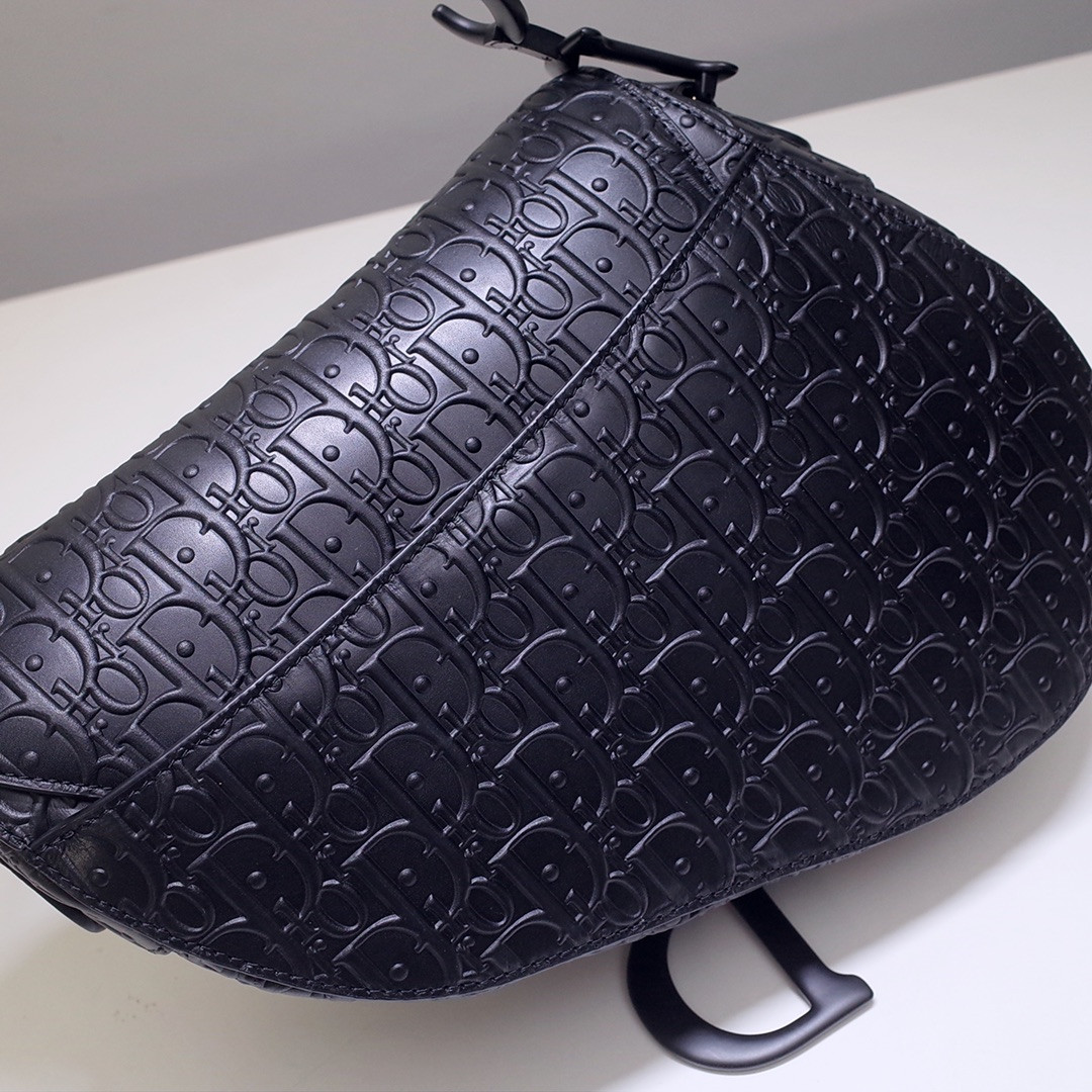 saddle bag with strap black D*or oblique embossed calfskin 25.5x20x6.5cm