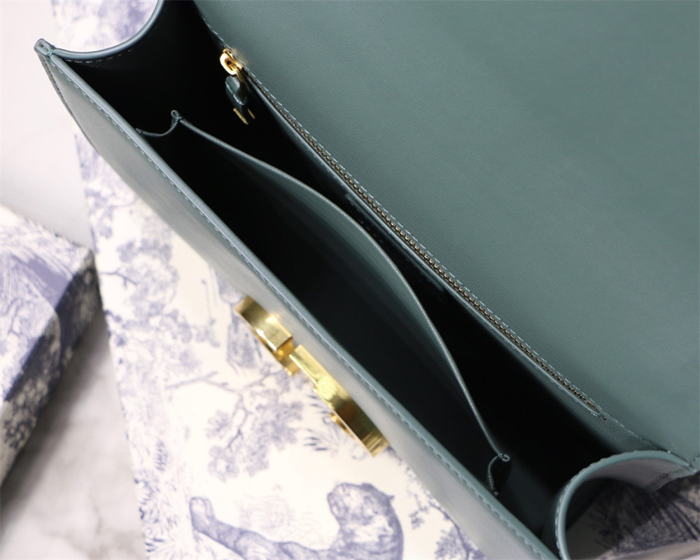 D*or 30 montaigne chain bag blue