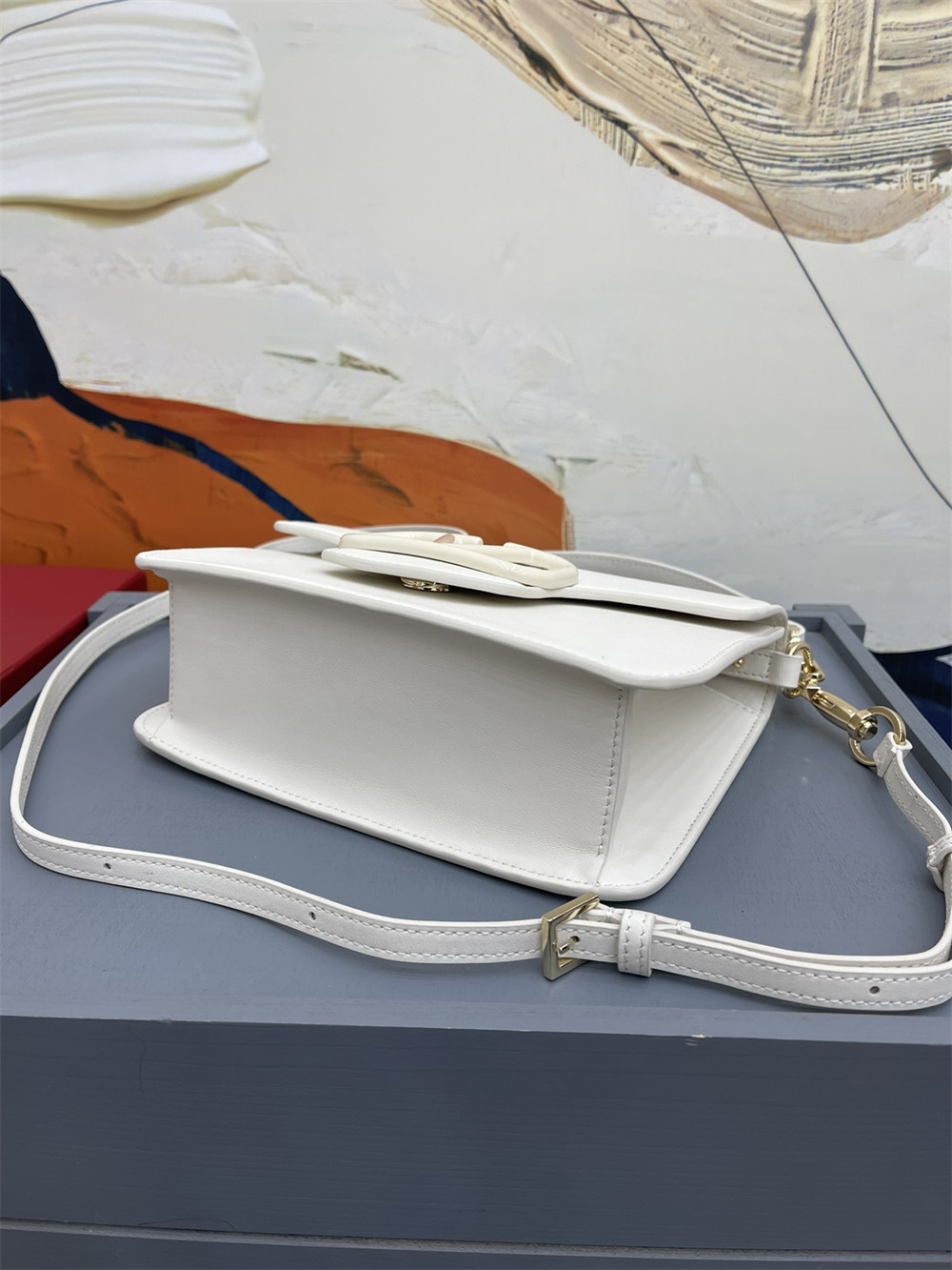 Va1e*ntin0 garavani locÒ calfskin shoulder small bag with white hardware 22 x 16  x 7 cm