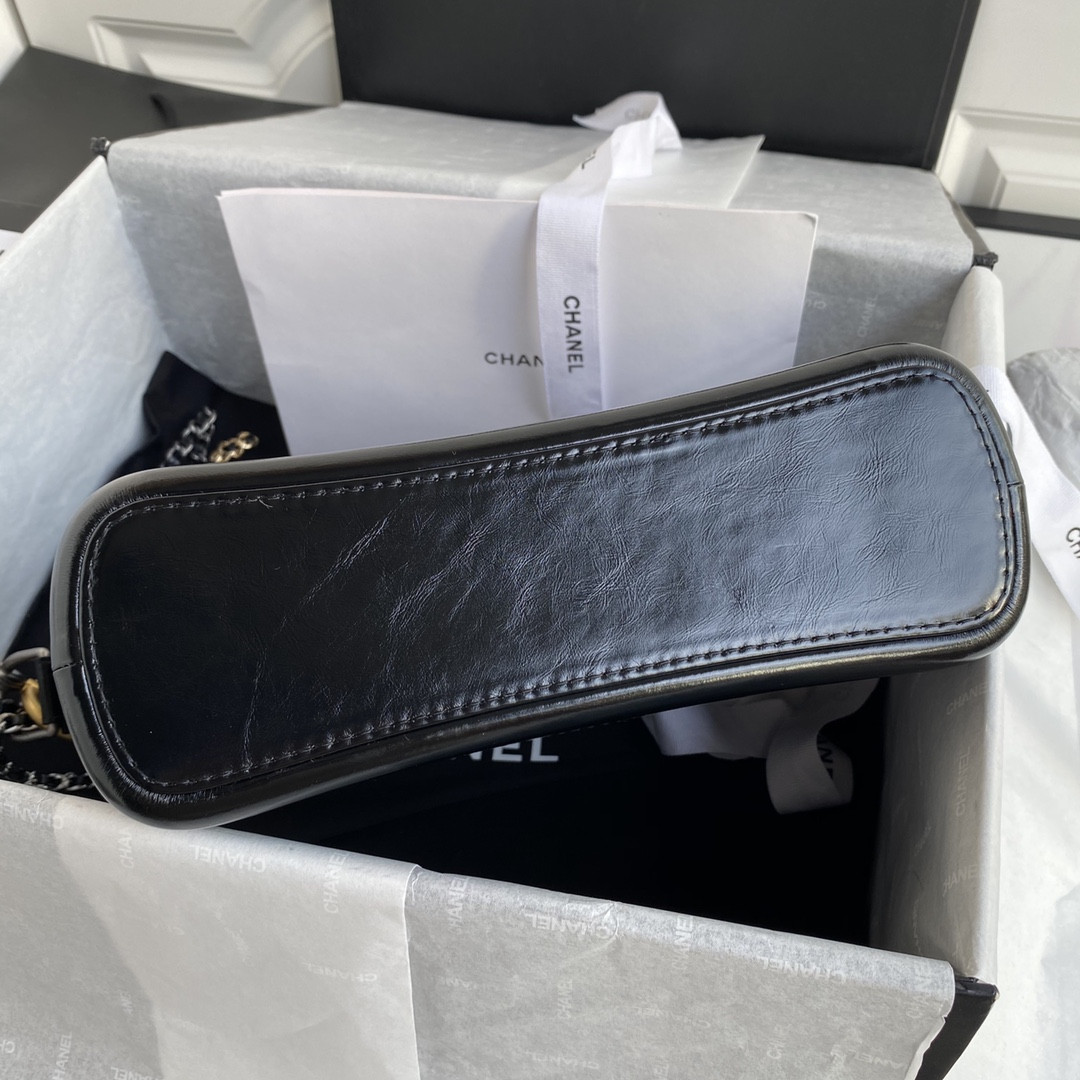 Ch*el gabrielle medium black with shoulder strap letters 21 x 28 x 10cm