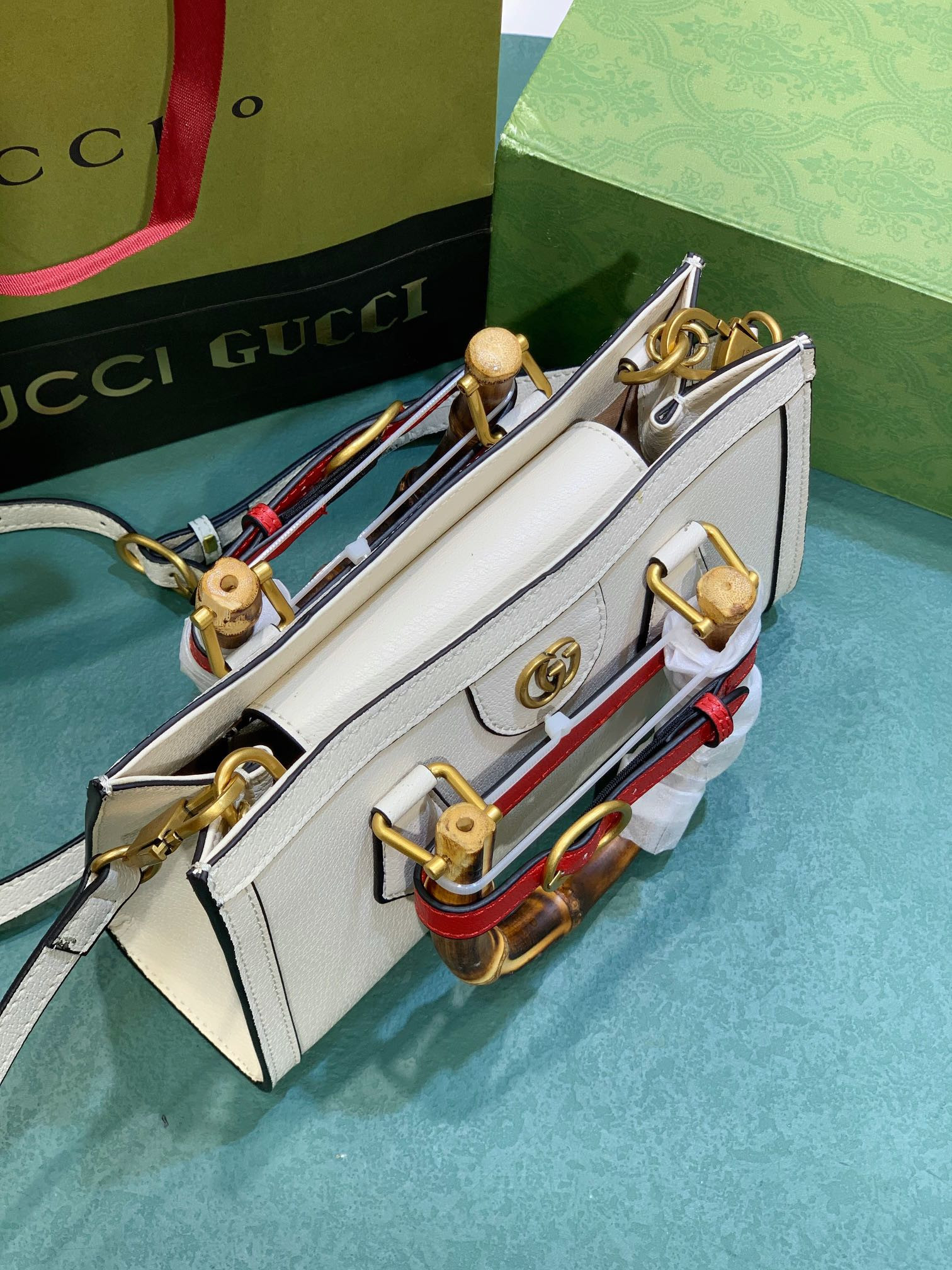 G*u*i diana small shoulder bag white 25w x 16h x 9d cm