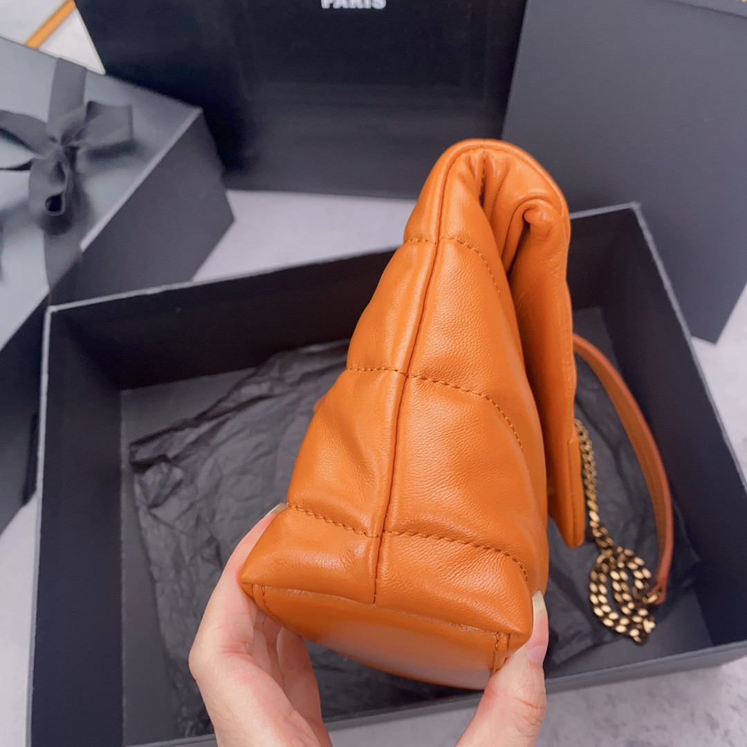 Y*L puffer in leather orange 23 x 15.5 x 5.8 cm