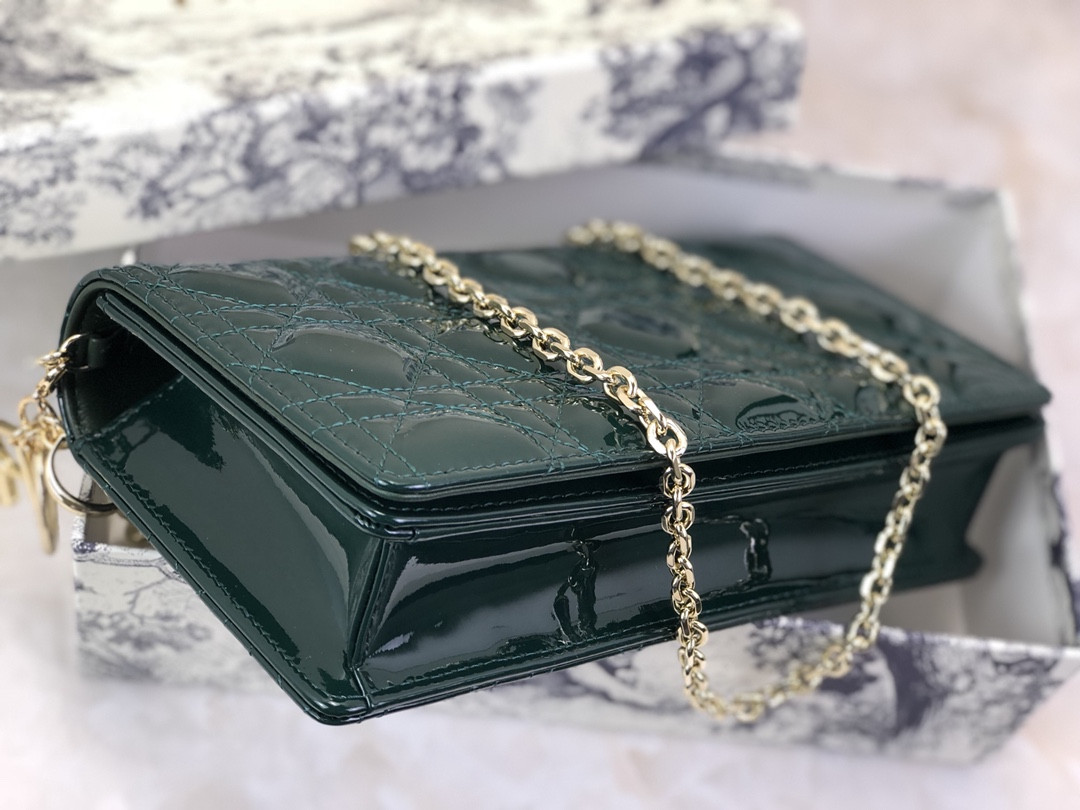 lady D*or pouch dark green patent cannage calfskin 8.5 x 4.5 x 1 inches