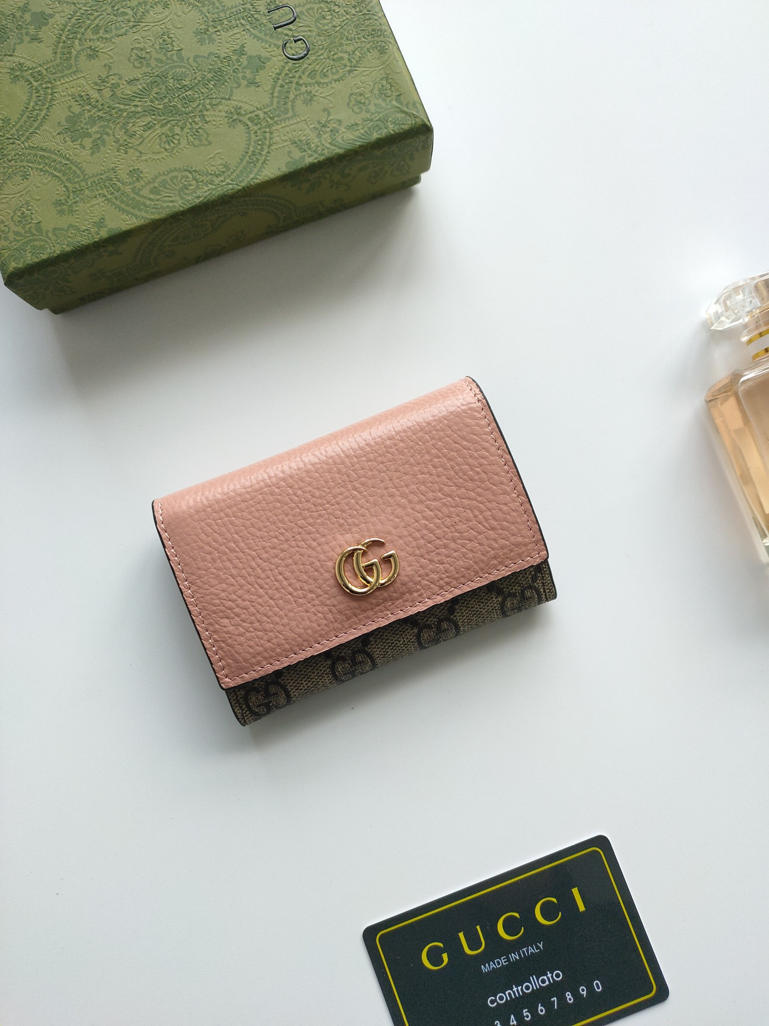G*u*i gg  card case wallet