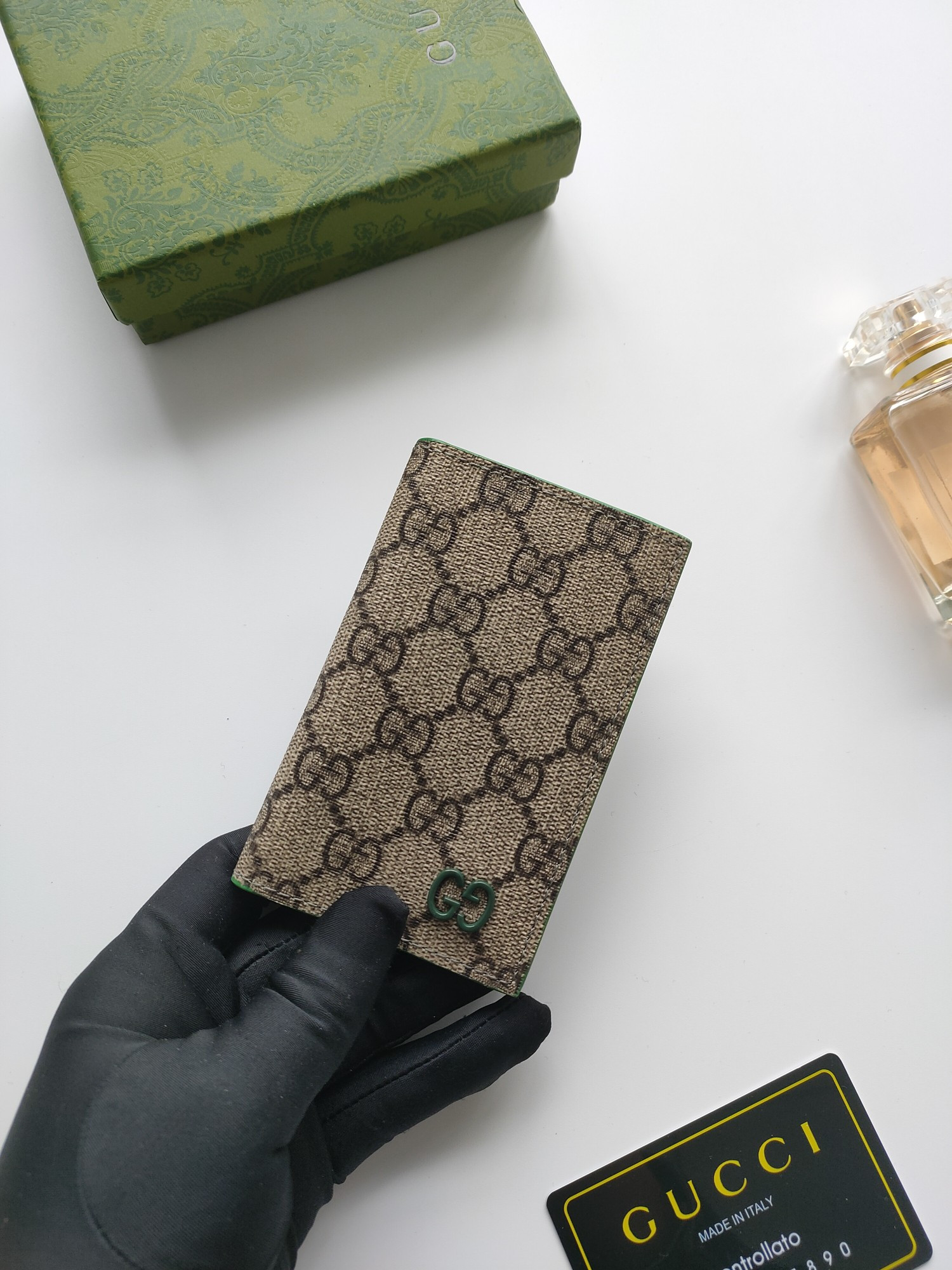 G*u*i gg  card case wallet